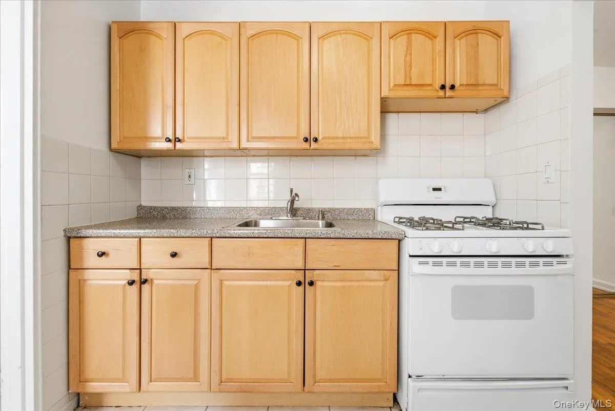 82-40 Austin Street, New York, NY, 2 Bedrooms Bedrooms, 5 Rooms Rooms,1 BathroomBathrooms,Residential,For Rent,Austin,0,1039745 82-40 Austin Street, New York, NY, 2 Bedrooms Bedrooms, 5 Rooms Rooms,1 BathroomBathrooms,Residential,For Rent,Austin,0,1039745