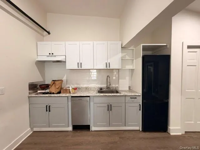 91 North Street, Middletown, NY, 1 Bedroom Bedrooms, 3 Rooms Rooms,1 BathroomBathrooms,Residential Lease,For Rent,North,0,1039746 91 North Street, Middletown, NY, 1 Bedroom Bedrooms, 3 Rooms Rooms,1 BathroomBathrooms,Residential Lease,For Rent,North,0,1039746