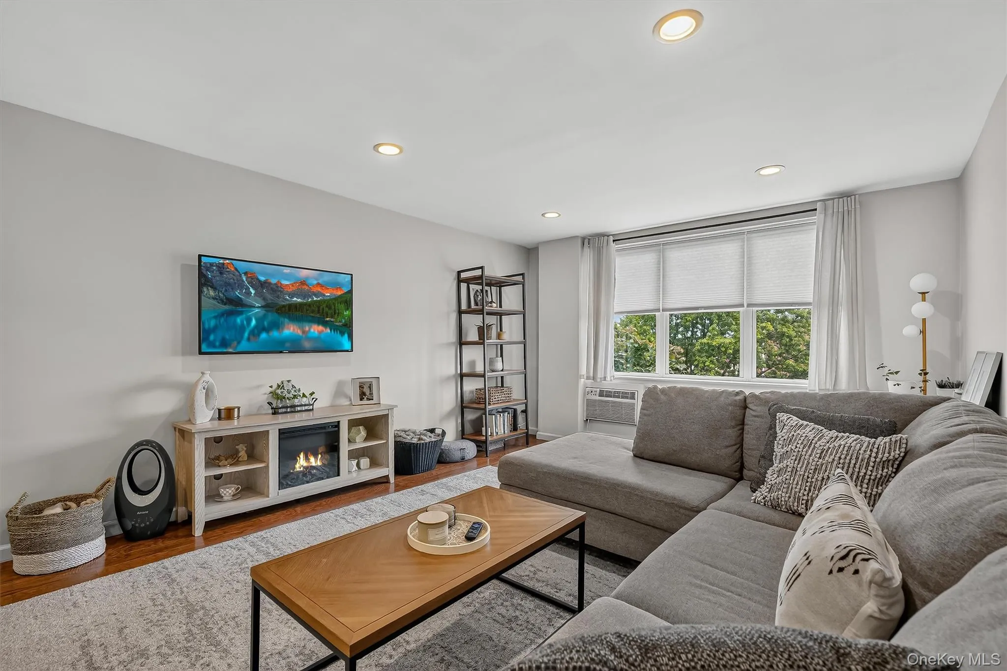 25 Franklin Avenue, White Plains, NY, 1 Bedroom Bedrooms, 3 Rooms Rooms,1 BathroomBathrooms,Residential,For Rent,Franklin,0,1039751 25 Franklin Avenue, White Plains, NY, 1 Bedroom Bedrooms, 3 Rooms Rooms,1 BathroomBathrooms,Residential,For Rent,Franklin,0,1039751