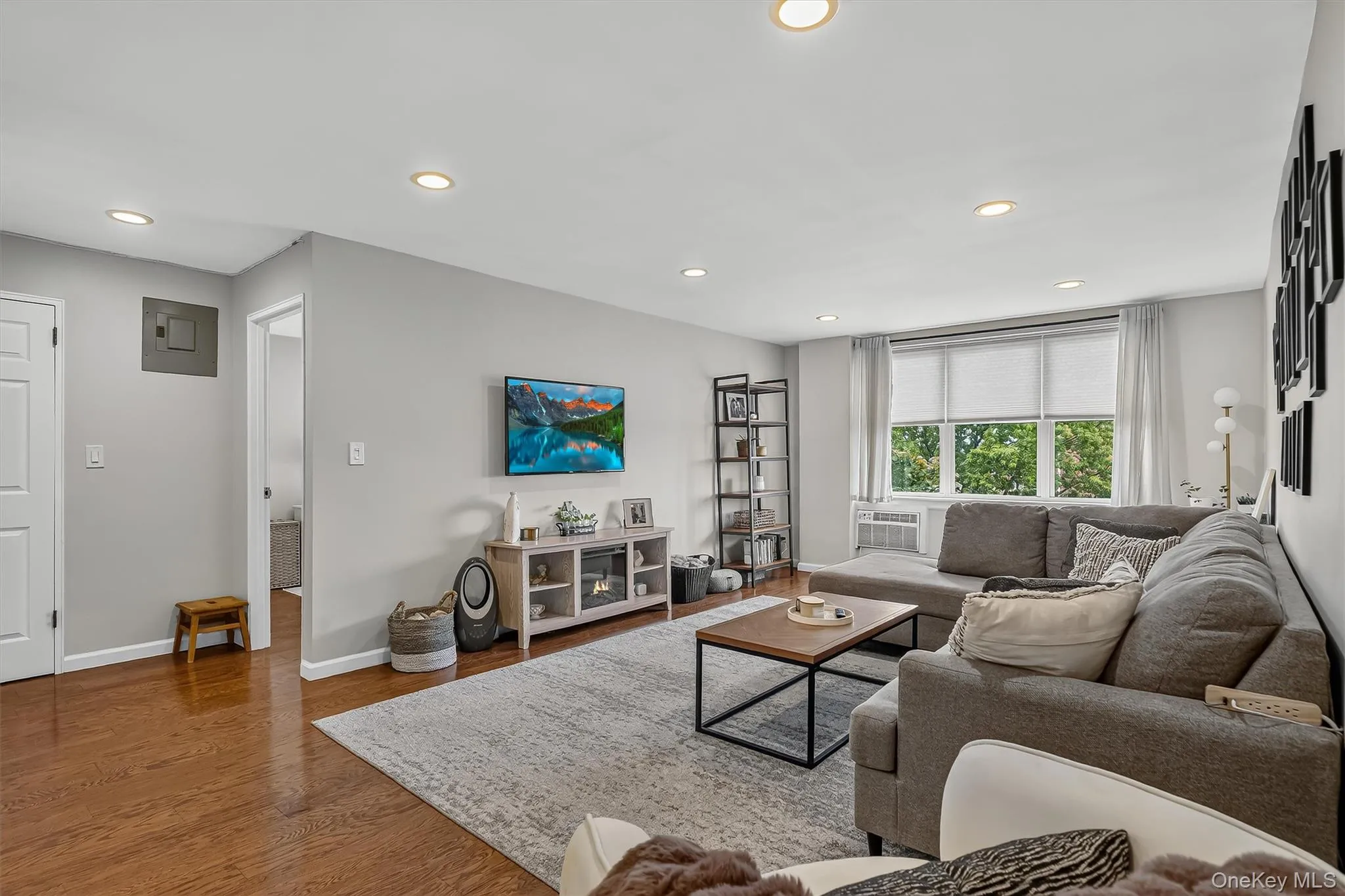 25 Franklin Avenue, White Plains, NY, 1 Bedroom Bedrooms, 3 Rooms Rooms,1 BathroomBathrooms,Residential,For Rent,Franklin,0,1039751 25 Franklin Avenue, White Plains, NY, 1 Bedroom Bedrooms, 3 Rooms Rooms,1 BathroomBathrooms,Residential,For Rent,Franklin,0,1039751
