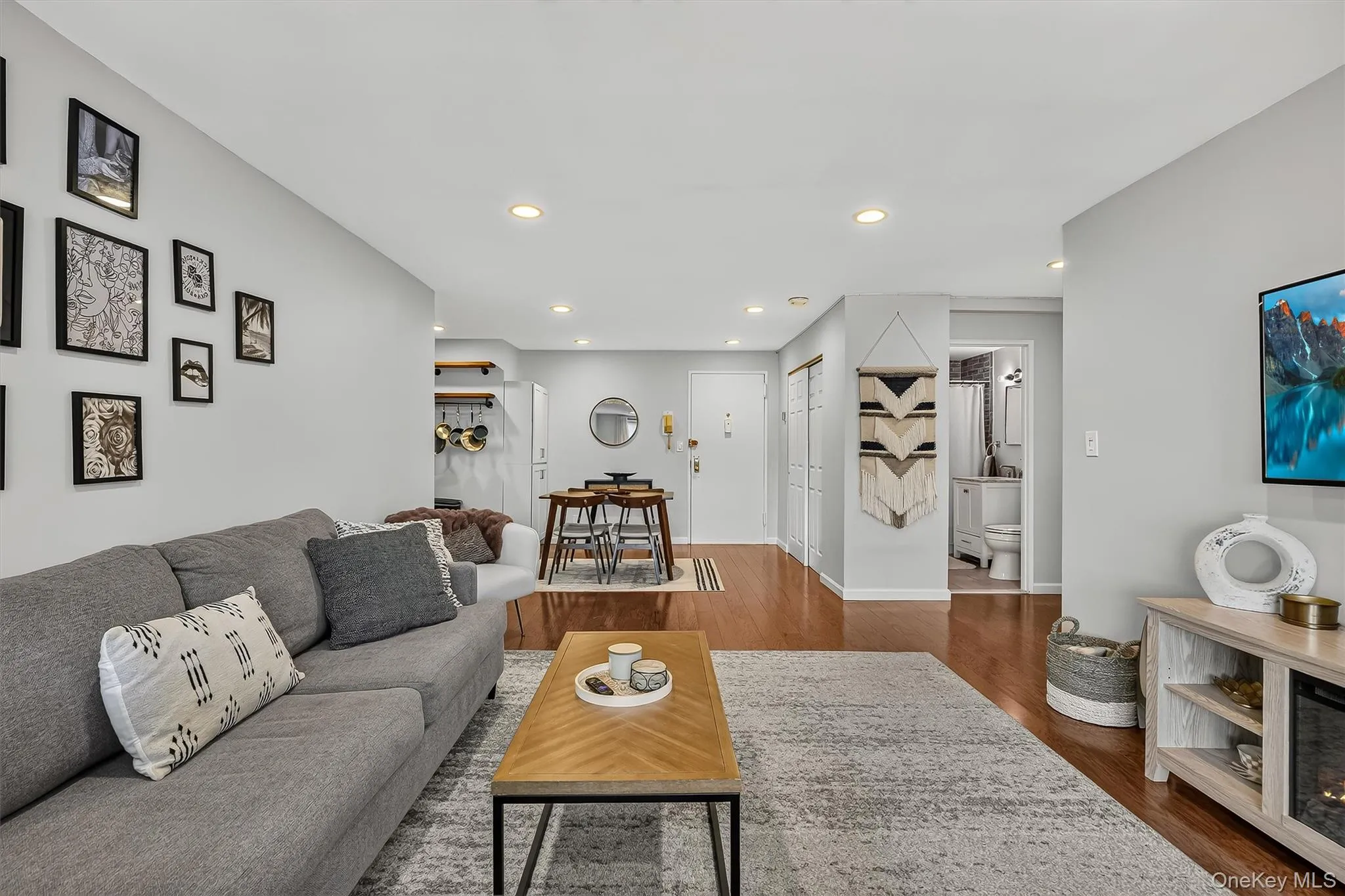 25 Franklin Avenue, White Plains, NY, 1 Bedroom Bedrooms, 3 Rooms Rooms,1 BathroomBathrooms,Residential,For Rent,Franklin,0,1039751 25 Franklin Avenue, White Plains, NY, 1 Bedroom Bedrooms, 3 Rooms Rooms,1 BathroomBathrooms,Residential,For Rent,Franklin,0,1039751