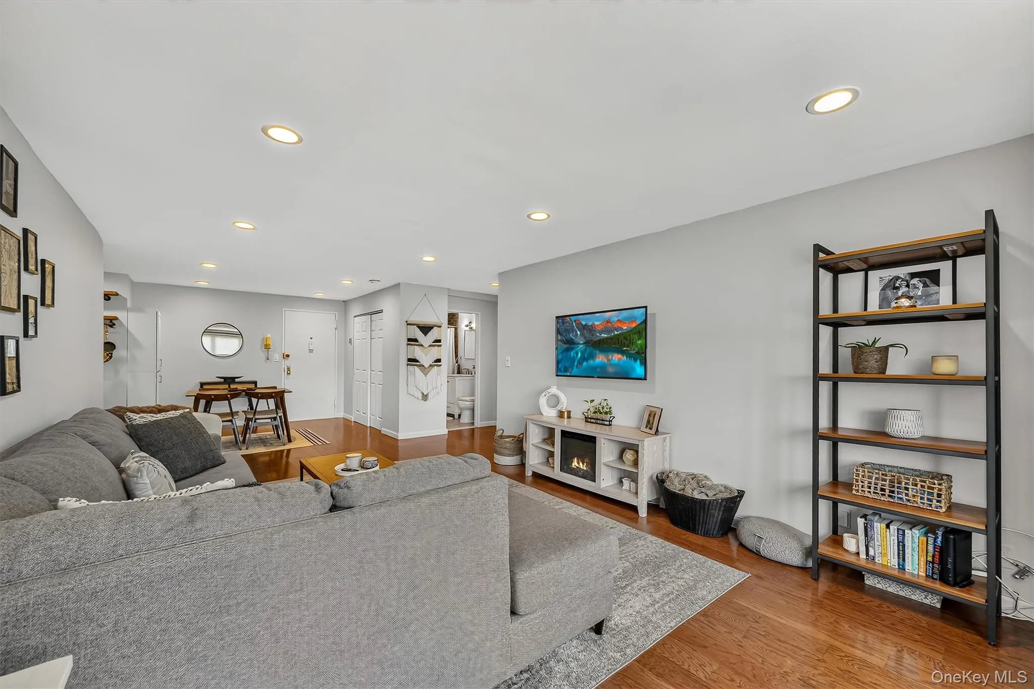 25 Franklin Avenue, White Plains, NY, 1 Bedroom Bedrooms, 3 Rooms Rooms,1 BathroomBathrooms,Residential,For Rent,Franklin,0,1039751 25 Franklin Avenue, White Plains, NY, 1 Bedroom Bedrooms, 3 Rooms Rooms,1 BathroomBathrooms,Residential,For Rent,Franklin,0,1039751