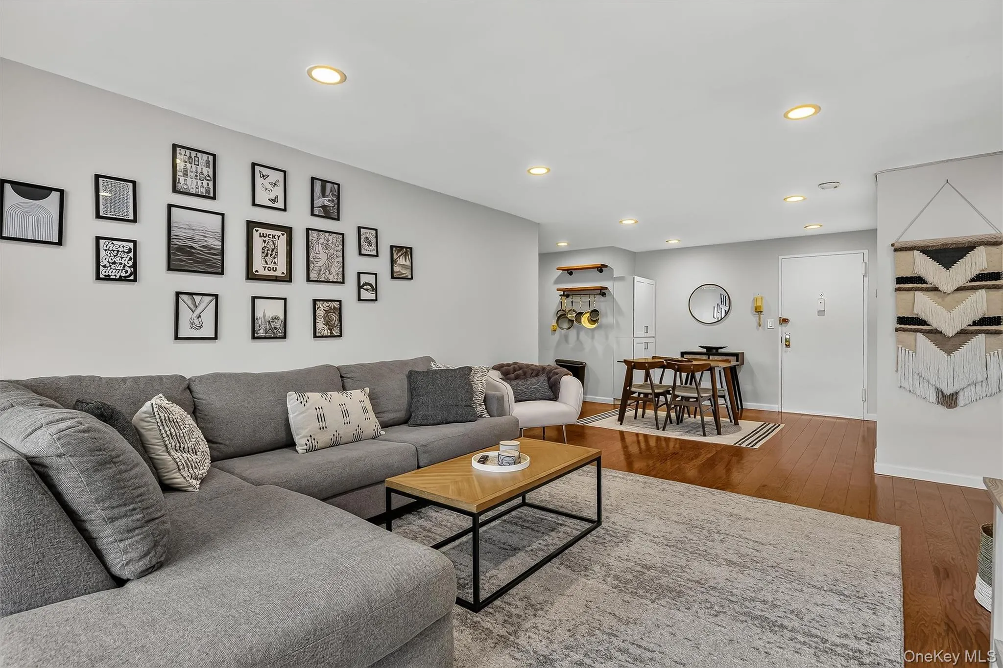 25 Franklin Avenue, White Plains, NY, 1 Bedroom Bedrooms, 3 Rooms Rooms,1 BathroomBathrooms,Residential,For Rent,Franklin,0,1039751 25 Franklin Avenue, White Plains, NY, 1 Bedroom Bedrooms, 3 Rooms Rooms,1 BathroomBathrooms,Residential,For Rent,Franklin,0,1039751