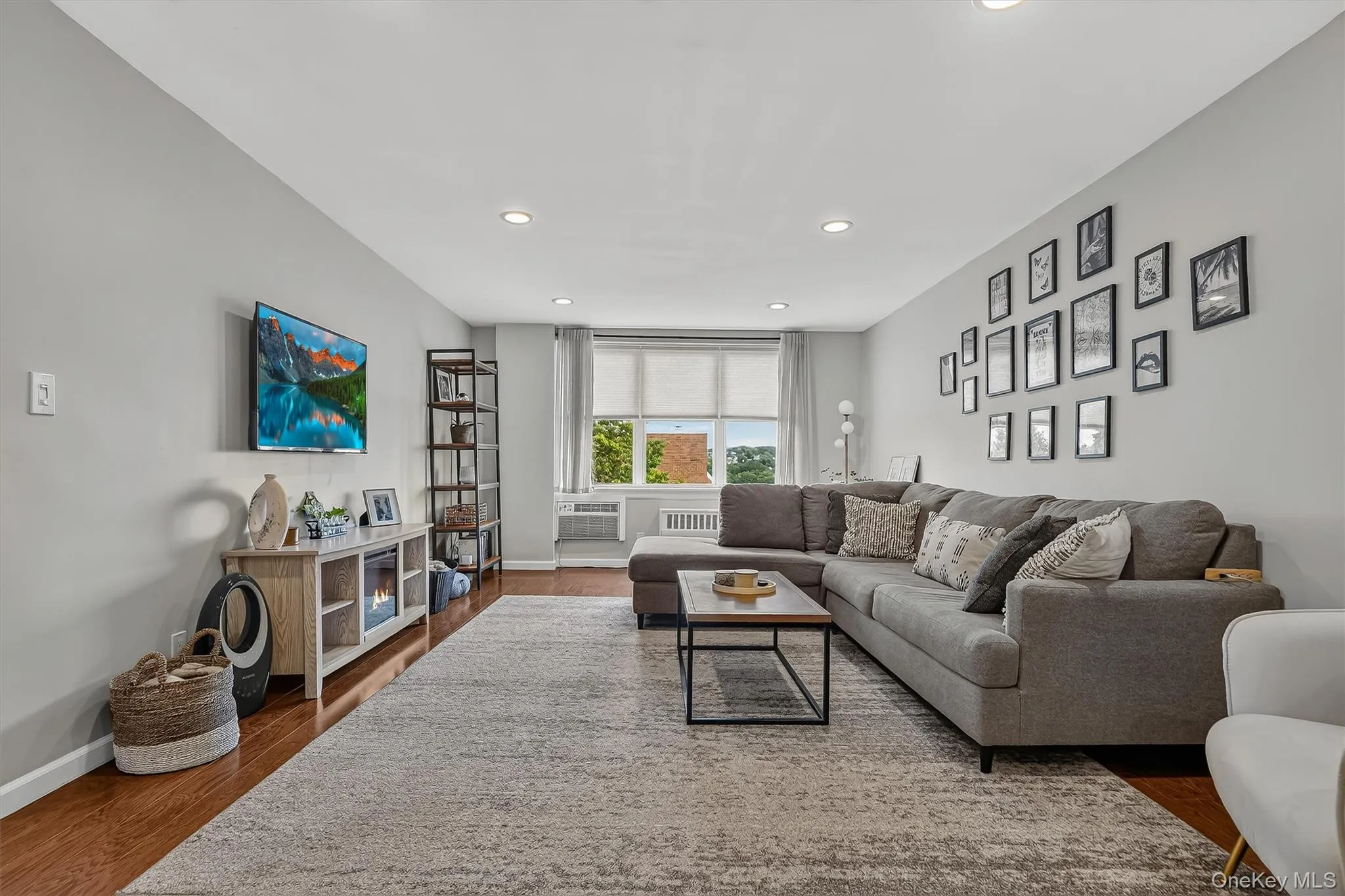 25 Franklin Avenue, White Plains, NY, 1 Bedroom Bedrooms, 3 Rooms Rooms,1 BathroomBathrooms,Residential,For Rent,Franklin,0,1039751 25 Franklin Avenue, White Plains, NY, 1 Bedroom Bedrooms, 3 Rooms Rooms,1 BathroomBathrooms,Residential,For Rent,Franklin,0,1039751