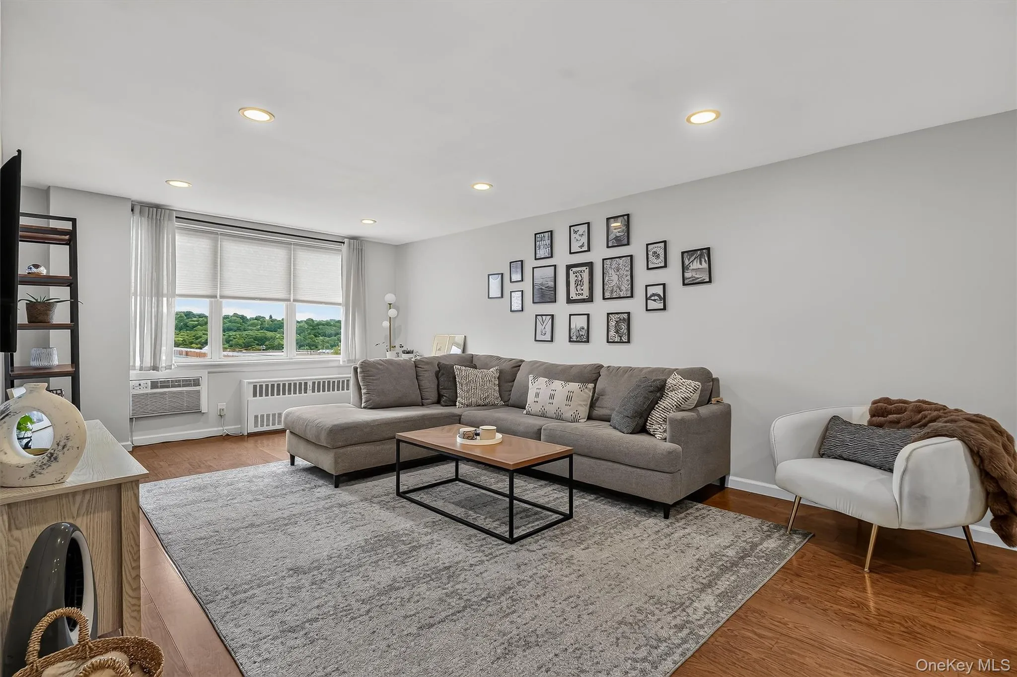 25 Franklin Avenue, White Plains, NY, 1 Bedroom Bedrooms, 3 Rooms Rooms,1 BathroomBathrooms,Residential,For Rent,Franklin,0,1039751 25 Franklin Avenue, White Plains, NY, 1 Bedroom Bedrooms, 3 Rooms Rooms,1 BathroomBathrooms,Residential,For Rent,Franklin,0,1039751