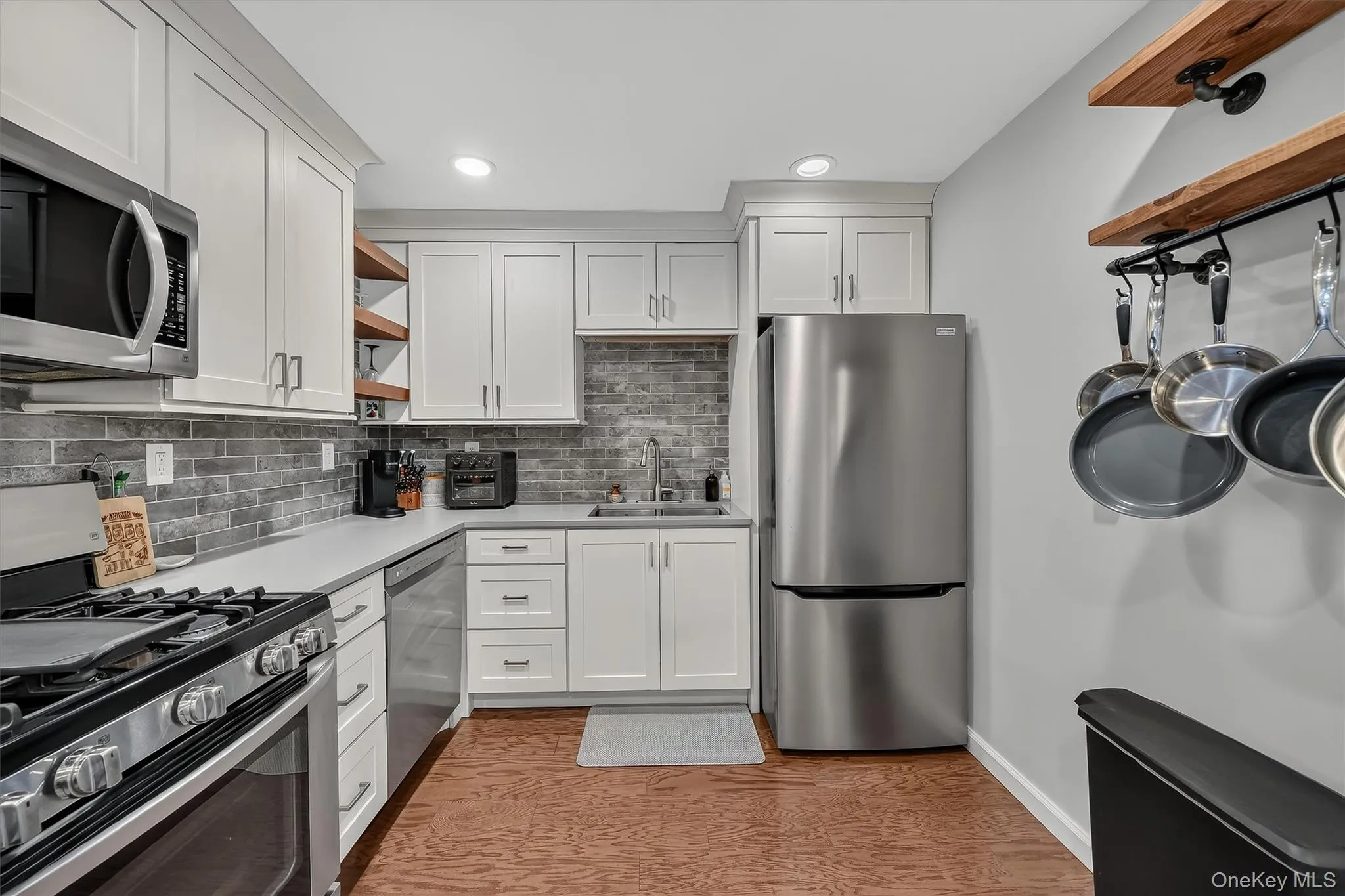 25 Franklin Avenue, White Plains, NY, 1 Bedroom Bedrooms, 3 Rooms Rooms,1 BathroomBathrooms,Residential,For Rent,Franklin,0,1039751 25 Franklin Avenue, White Plains, NY, 1 Bedroom Bedrooms, 3 Rooms Rooms,1 BathroomBathrooms,Residential,For Rent,Franklin,0,1039751