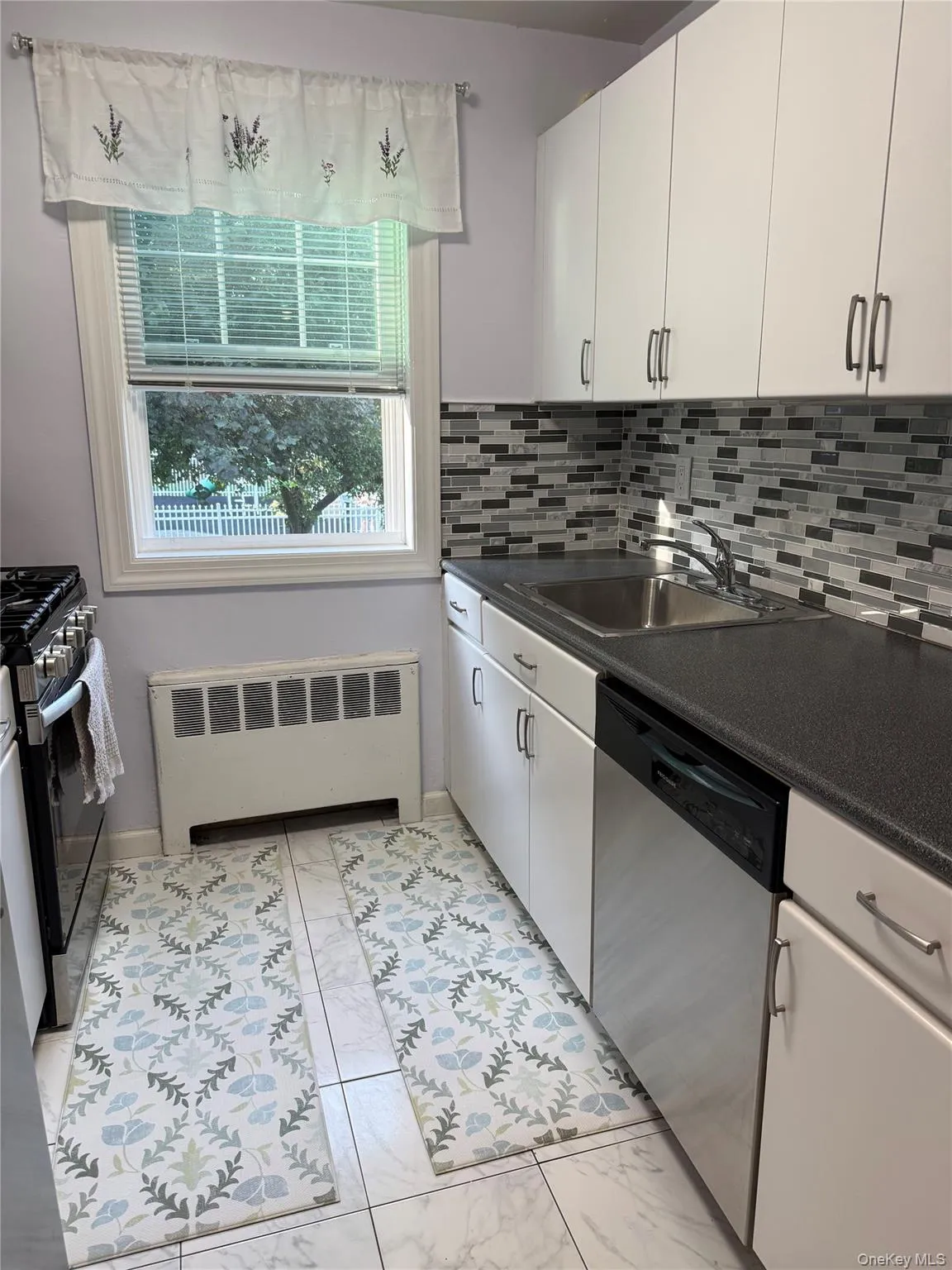 226-09 Union Turnpike, New York, NY, 1 Bedroom Bedrooms, 4 Rooms Rooms,1 BathroomBathrooms,Residential,For Rent,Union,0,1039754 226-09 Union Turnpike, New York, NY, 1 Bedroom Bedrooms, 4 Rooms Rooms,1 BathroomBathrooms,Residential,For Rent,Union,0,1039754