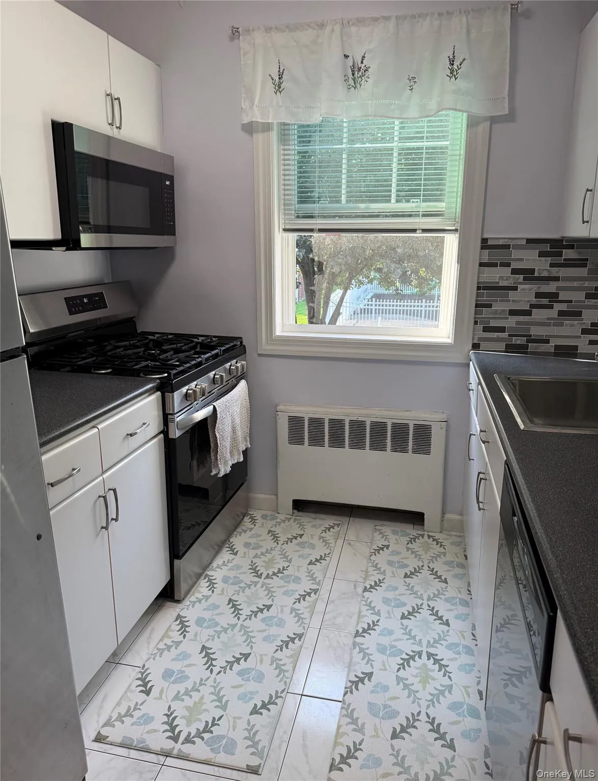 226-09 Union Turnpike, New York, NY, 1 Bedroom Bedrooms, 4 Rooms Rooms,1 BathroomBathrooms,Residential,For Rent,Union,0,1039754 226-09 Union Turnpike, New York, NY, 1 Bedroom Bedrooms, 4 Rooms Rooms,1 BathroomBathrooms,Residential,For Rent,Union,0,1039754