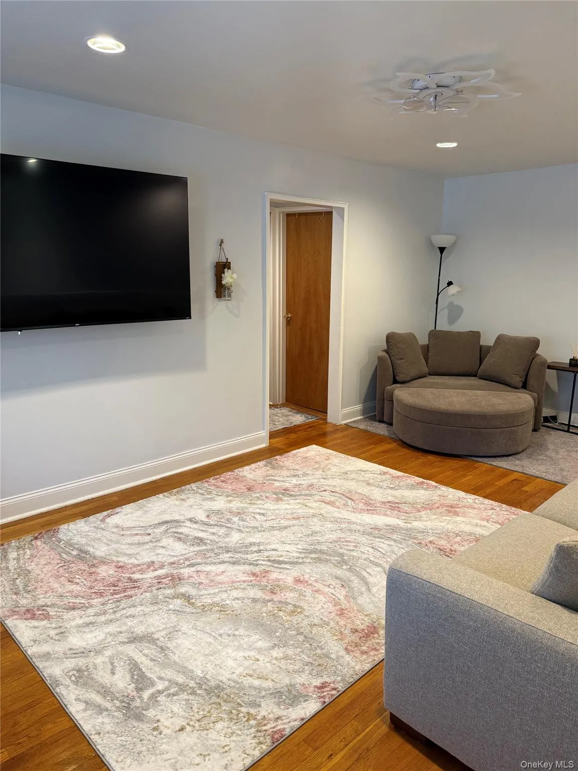 226-09 Union Turnpike, New York, NY, 1 Bedroom Bedrooms, 4 Rooms Rooms,1 BathroomBathrooms,Residential,For Rent,Union,0,1039754 226-09 Union Turnpike, New York, NY, 1 Bedroom Bedrooms, 4 Rooms Rooms,1 BathroomBathrooms,Residential,For Rent,Union,0,1039754