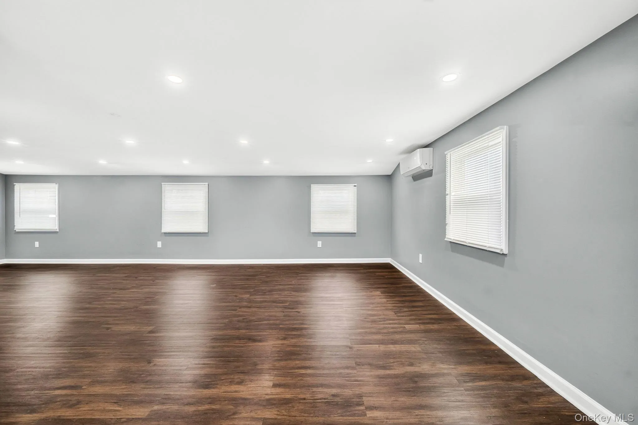 10 Park Court, Oyster Bay, NY, 4 Bedrooms Bedrooms, 7 Rooms Rooms,2 BathroomsBathrooms,Residential,For Rent,Park,0,1039758 10 Park Court, Oyster Bay, NY, 4 Bedrooms Bedrooms, 7 Rooms Rooms,2 BathroomsBathrooms,Residential,For Rent,Park,0,1039758