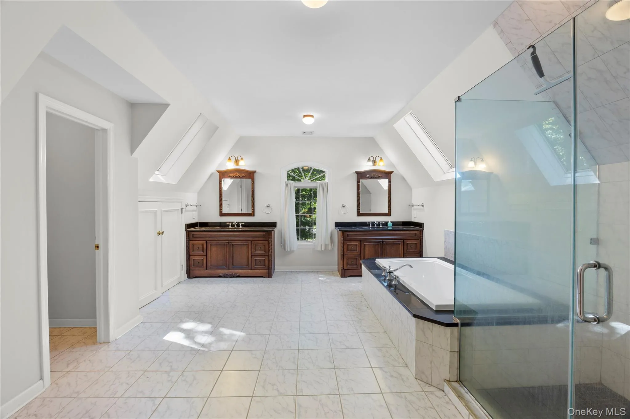 23 Cliff Road, Brookhaven, NY, 7 Bedrooms Bedrooms, 12 Rooms Rooms,5 BathroomsBathrooms,Residential,For Rent,Cliff,0,1039772 23 Cliff Road, Brookhaven, NY, 7 Bedrooms Bedrooms, 12 Rooms Rooms,5 BathroomsBathrooms,Residential,For Rent,Cliff,0,1039772