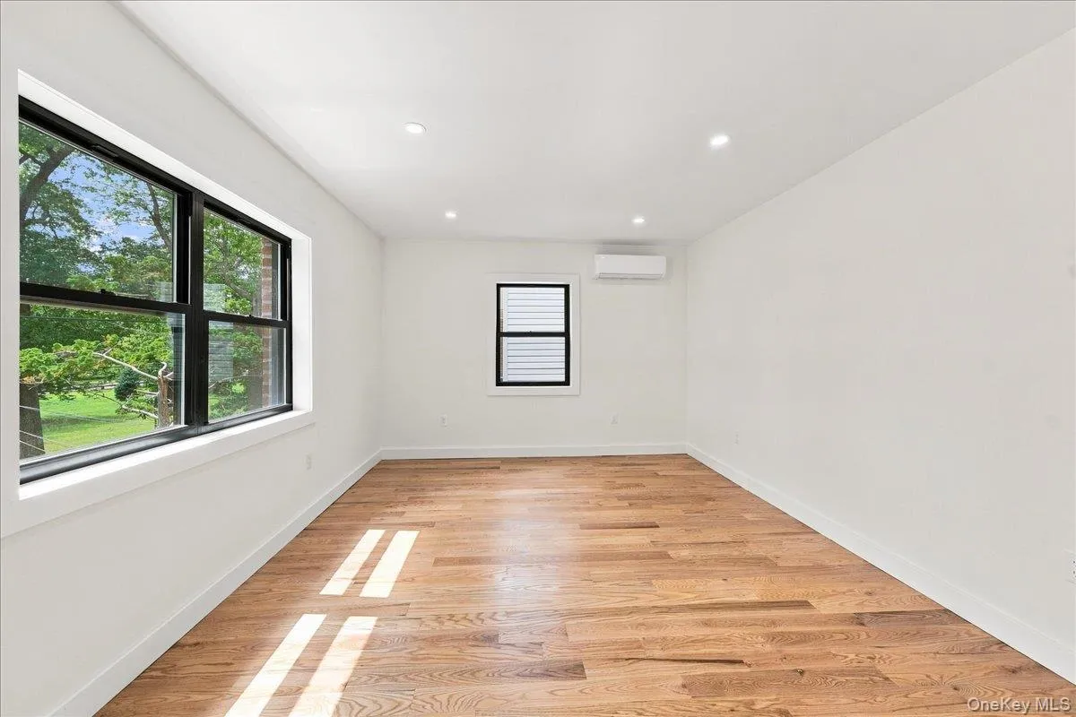1463 Pelham Parkway, New York, NY, 3 Bedrooms Bedrooms, 7 Rooms Rooms,2 BathroomsBathrooms,Residential,For Rent,Pelham,0,1039773 1463 Pelham Parkway, New York, NY, 3 Bedrooms Bedrooms, 7 Rooms Rooms,2 BathroomsBathrooms,Residential,For Rent,Pelham,0,1039773