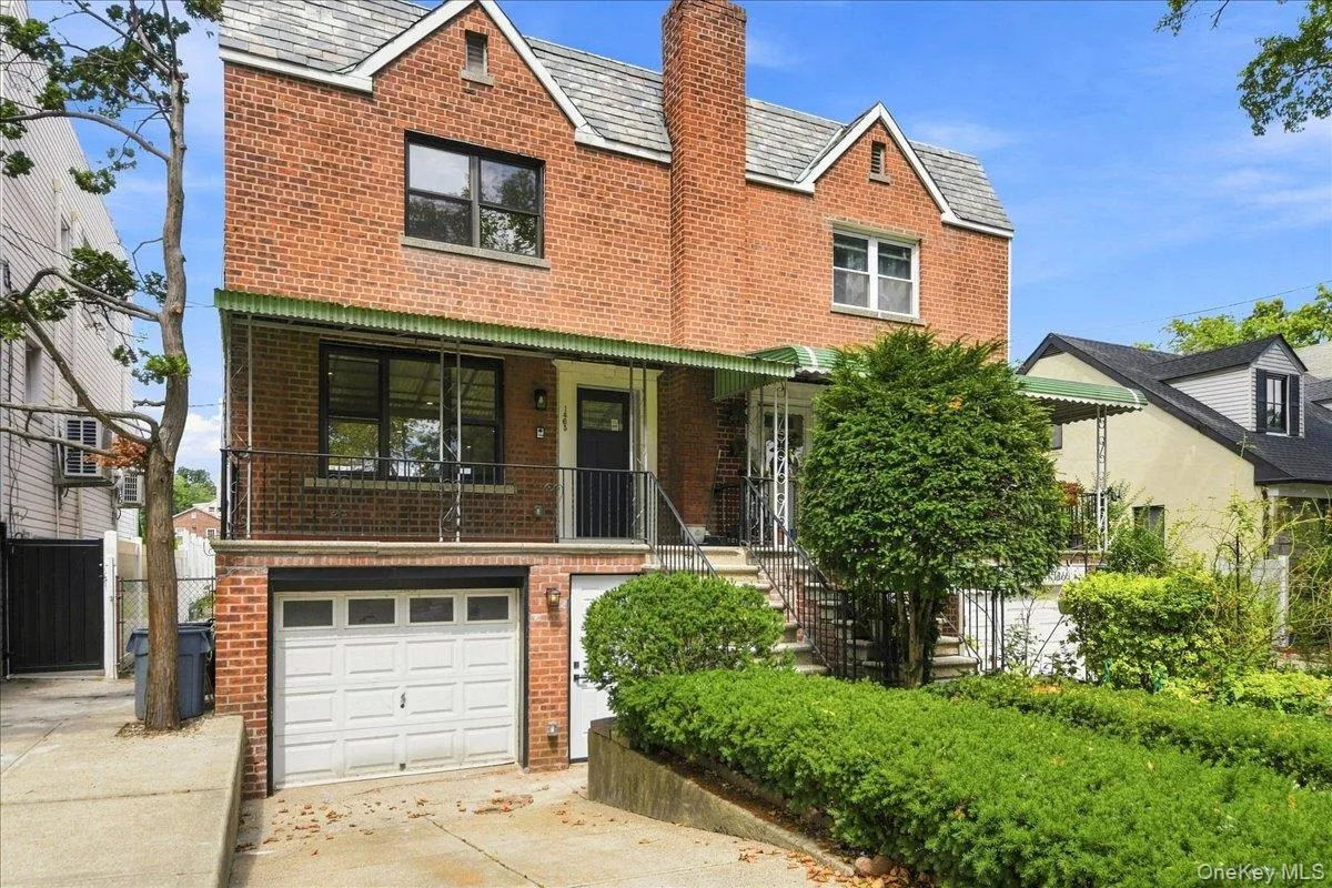 Move right into this renovated gem! Move right into this renovated gem!