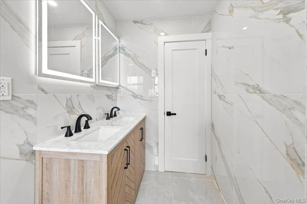 Beautiful double vanity Beautiful double vanity