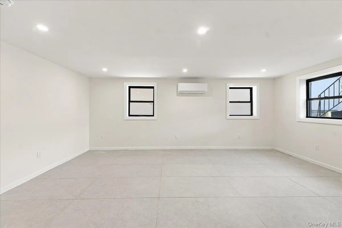 Open flexible space Open flexible space