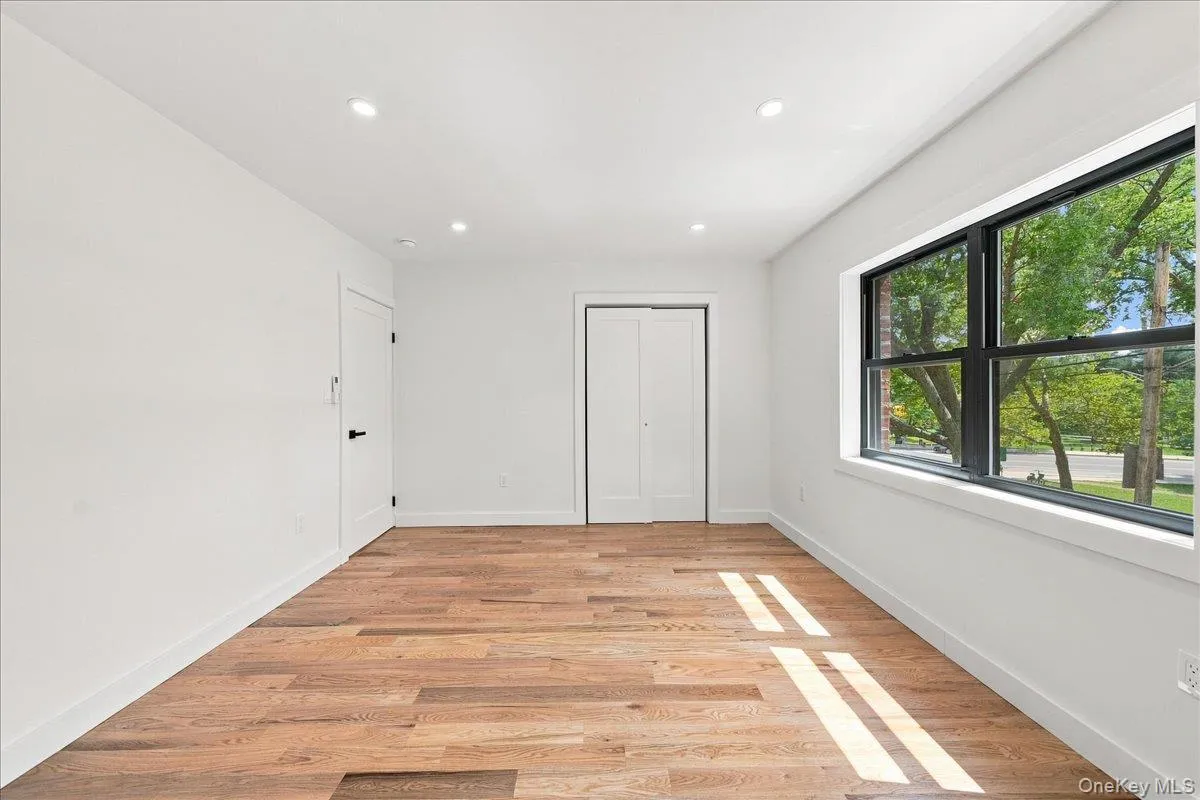 1463 Pelham Parkway, New York, NY, 3 Bedrooms Bedrooms, 7 Rooms Rooms,2 BathroomsBathrooms,Residential,For Rent,Pelham,0,1039773 1463 Pelham Parkway, New York, NY, 3 Bedrooms Bedrooms, 7 Rooms Rooms,2 BathroomsBathrooms,Residential,For Rent,Pelham,0,1039773