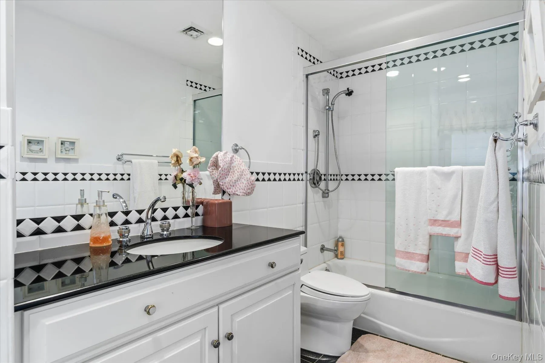 27 Cedar Lane, Southampton, NY, 5 Bedrooms Bedrooms, 11 Rooms Rooms,6 BathroomsBathrooms,Residential,For Rent,Cedar,0,1039774 27 Cedar Lane, Southampton, NY, 5 Bedrooms Bedrooms, 11 Rooms Rooms,6 BathroomsBathrooms,Residential,For Rent,Cedar,0,1039774