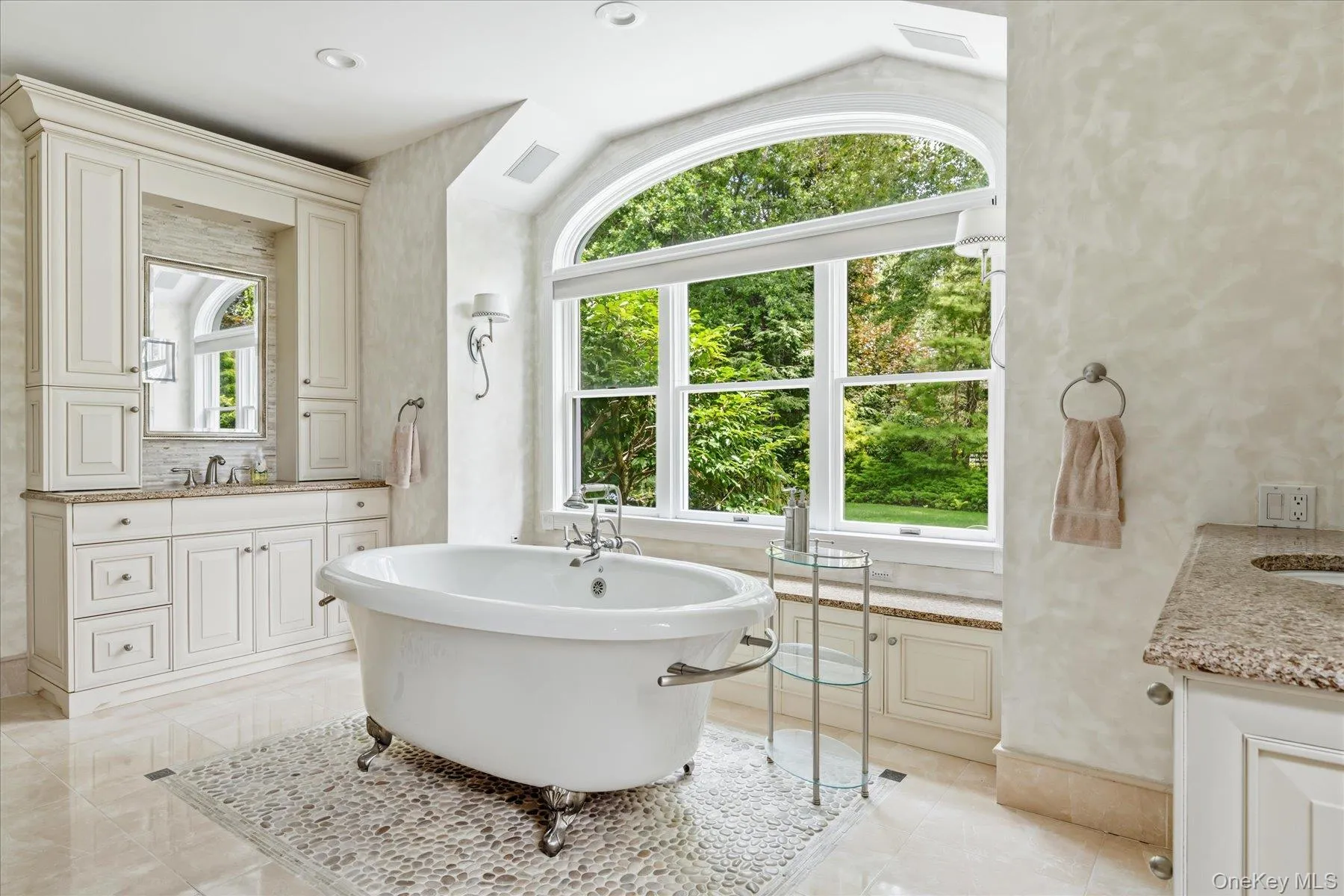 27 Cedar Lane, Southampton, NY, 5 Bedrooms Bedrooms, 11 Rooms Rooms,6 BathroomsBathrooms,Residential,For Rent,Cedar,0,1039774 27 Cedar Lane, Southampton, NY, 5 Bedrooms Bedrooms, 11 Rooms Rooms,6 BathroomsBathrooms,Residential,For Rent,Cedar,0,1039774