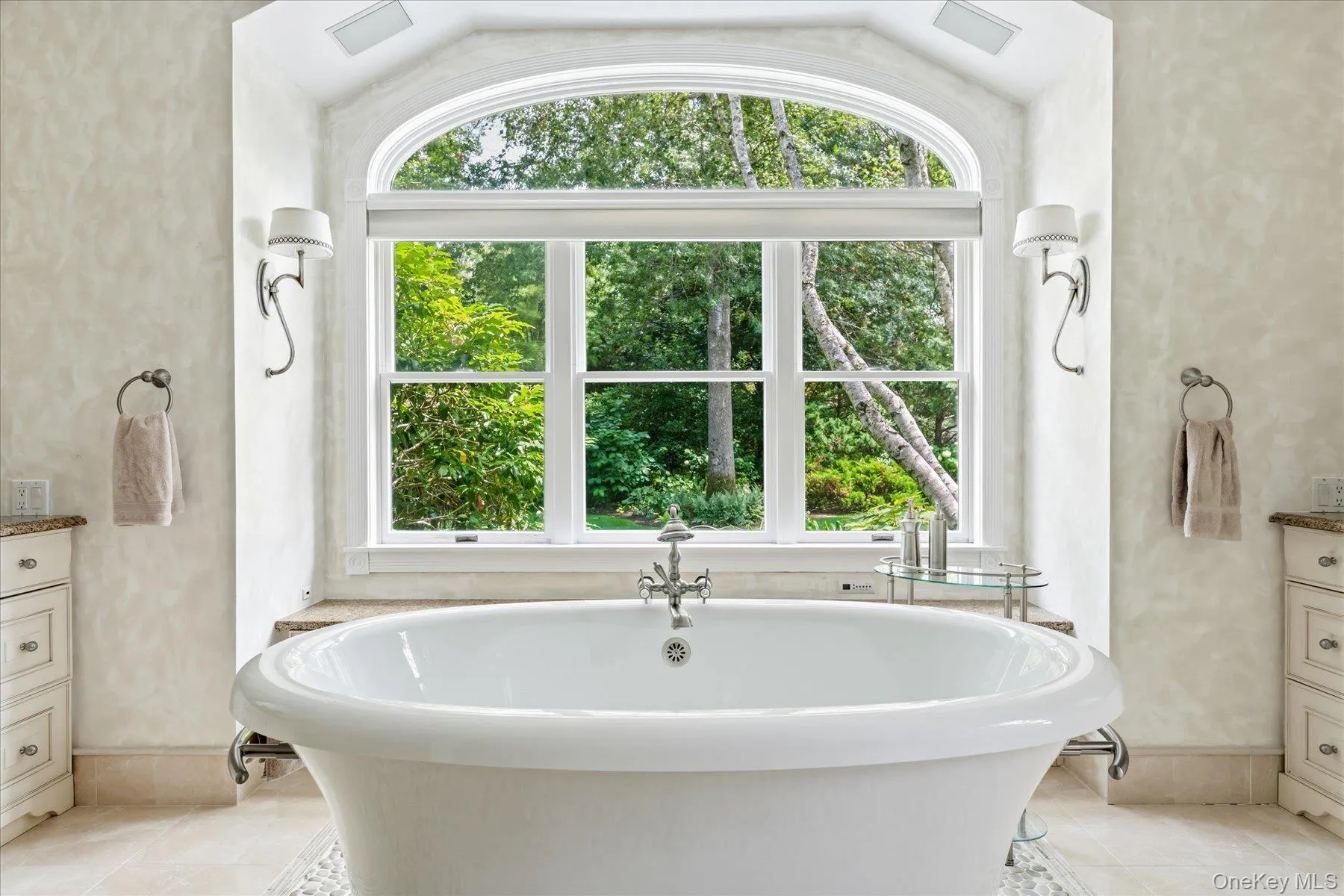 27 Cedar Lane, Southampton, NY, 5 Bedrooms Bedrooms, 11 Rooms Rooms,6 BathroomsBathrooms,Residential,For Rent,Cedar,0,1039774 27 Cedar Lane, Southampton, NY, 5 Bedrooms Bedrooms, 11 Rooms Rooms,6 BathroomsBathrooms,Residential,For Rent,Cedar,0,1039774