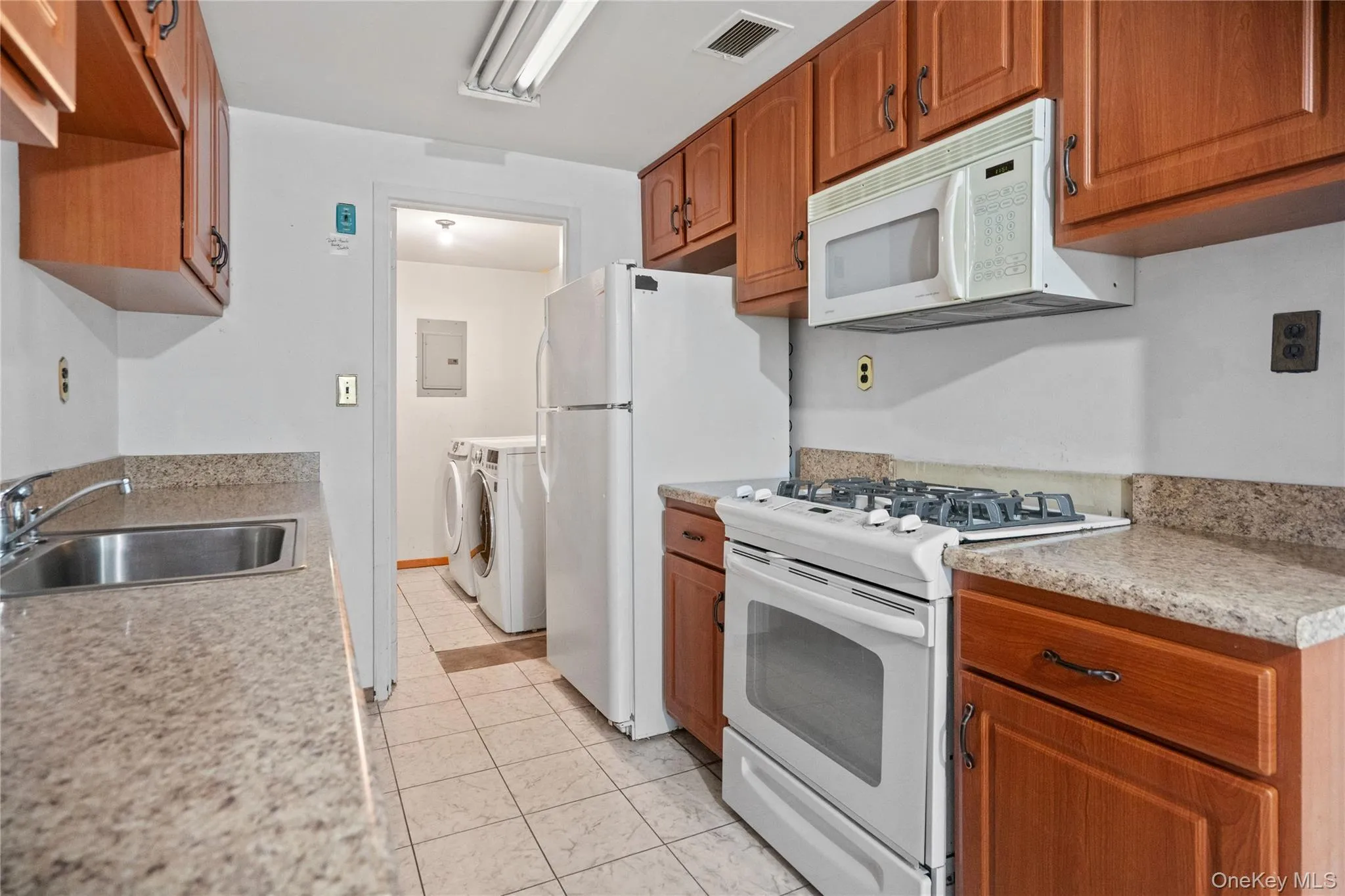 221 Sagamore Hills Drive, Brookhaven, NY, 1 Bedroom Bedrooms, 4 Rooms Rooms,1 BathroomBathrooms,Residential,For Rent,Sagamore Hills,0,1039776 221 Sagamore Hills Drive, Brookhaven, NY, 1 Bedroom Bedrooms, 4 Rooms Rooms,1 BathroomBathrooms,Residential,For Rent,Sagamore Hills,0,1039776