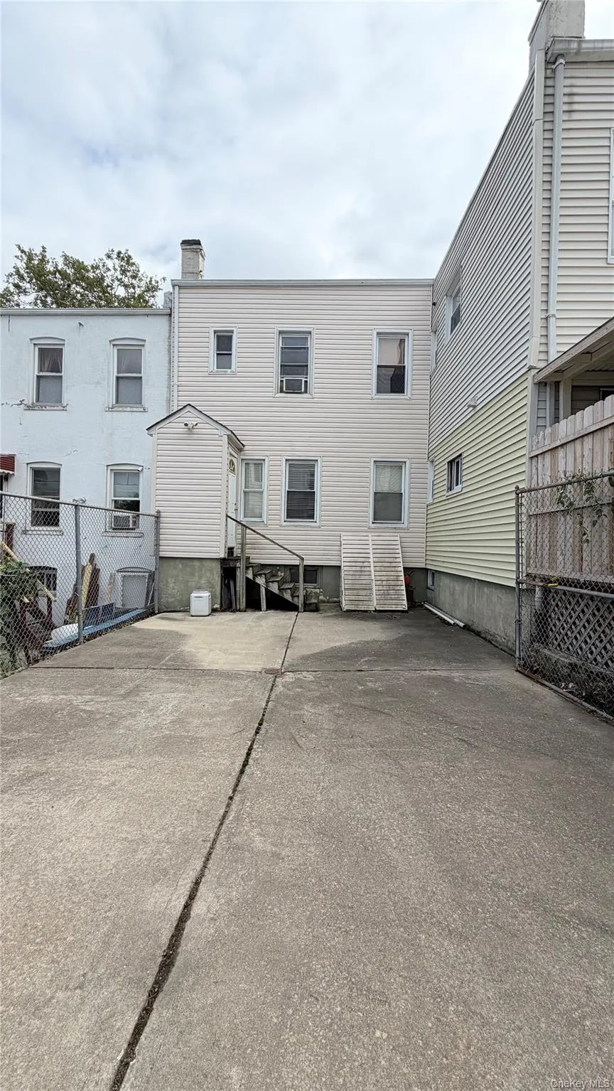 77-03 95th Avenue, New York, NY, 3 Bedrooms Bedrooms, 6 Rooms Rooms,1 BathroomBathrooms,Residential,For Rent,95th,0,1039806 77-03 95th Avenue, New York, NY, 3 Bedrooms Bedrooms, 6 Rooms Rooms,1 BathroomBathrooms,Residential,For Rent,95th,0,1039806