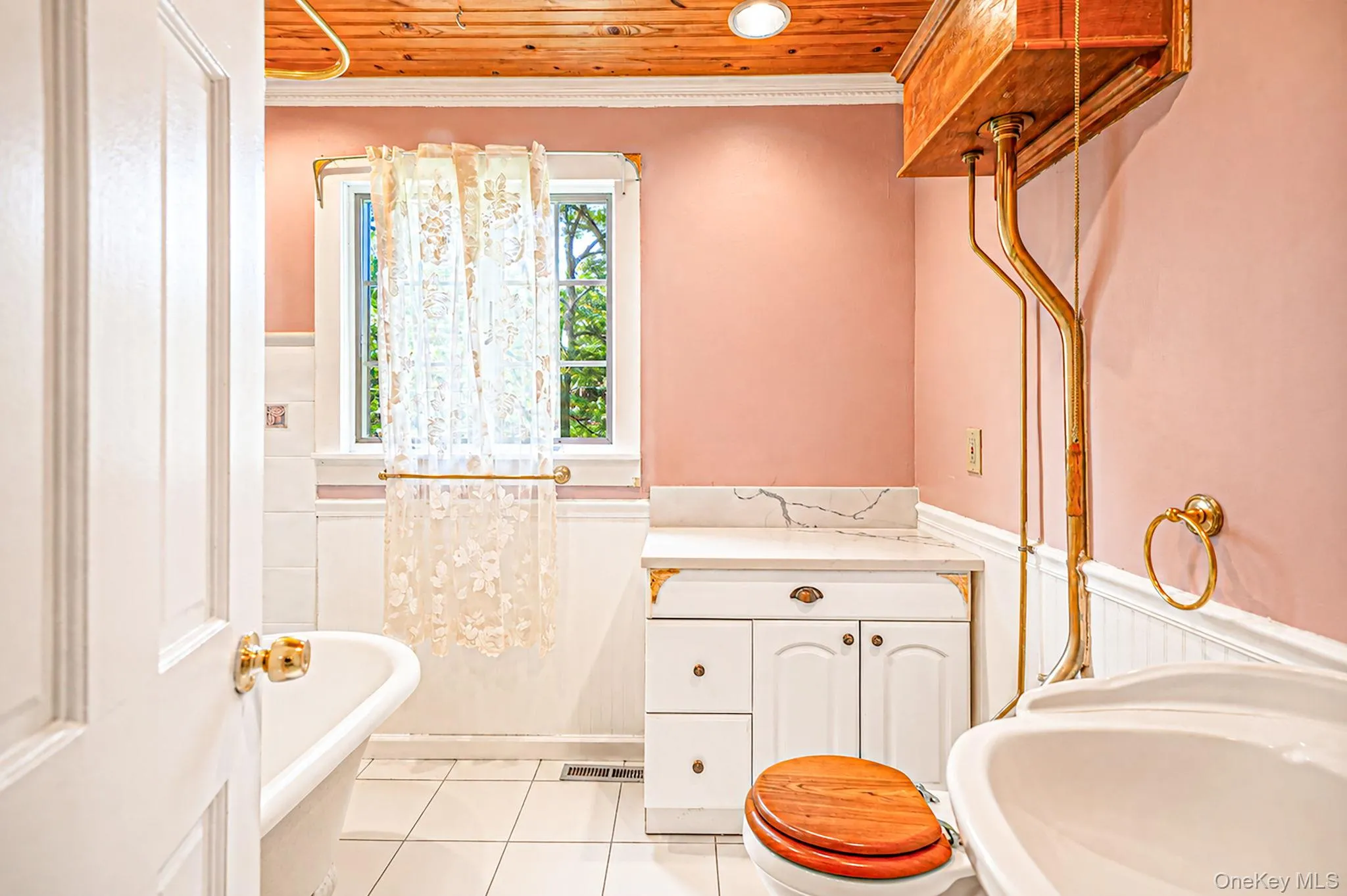 23 Colonial Drive, Smithtown, NY, 5 Bedrooms Bedrooms, 13 Rooms Rooms,4 BathroomsBathrooms,Residential,For Rent,Colonial,0,1039816 23 Colonial Drive, Smithtown, NY, 5 Bedrooms Bedrooms, 13 Rooms Rooms,4 BathroomsBathrooms,Residential,For Rent,Colonial,0,1039816