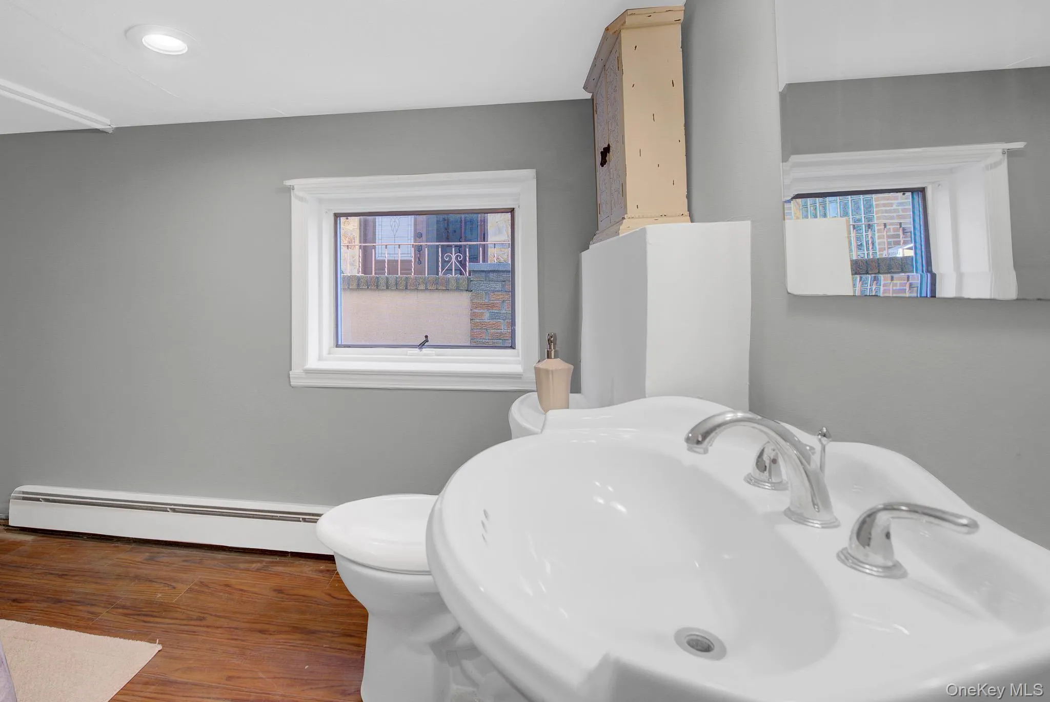 76 Suffolk Road, Hempstead, NY, 2 Bedrooms Bedrooms, 5 Rooms Rooms,2 BathroomsBathrooms,Residential,For Rent,Suffolk,0,1039818 76 Suffolk Road, Hempstead, NY, 2 Bedrooms Bedrooms, 5 Rooms Rooms,2 BathroomsBathrooms,Residential,For Rent,Suffolk,0,1039818
