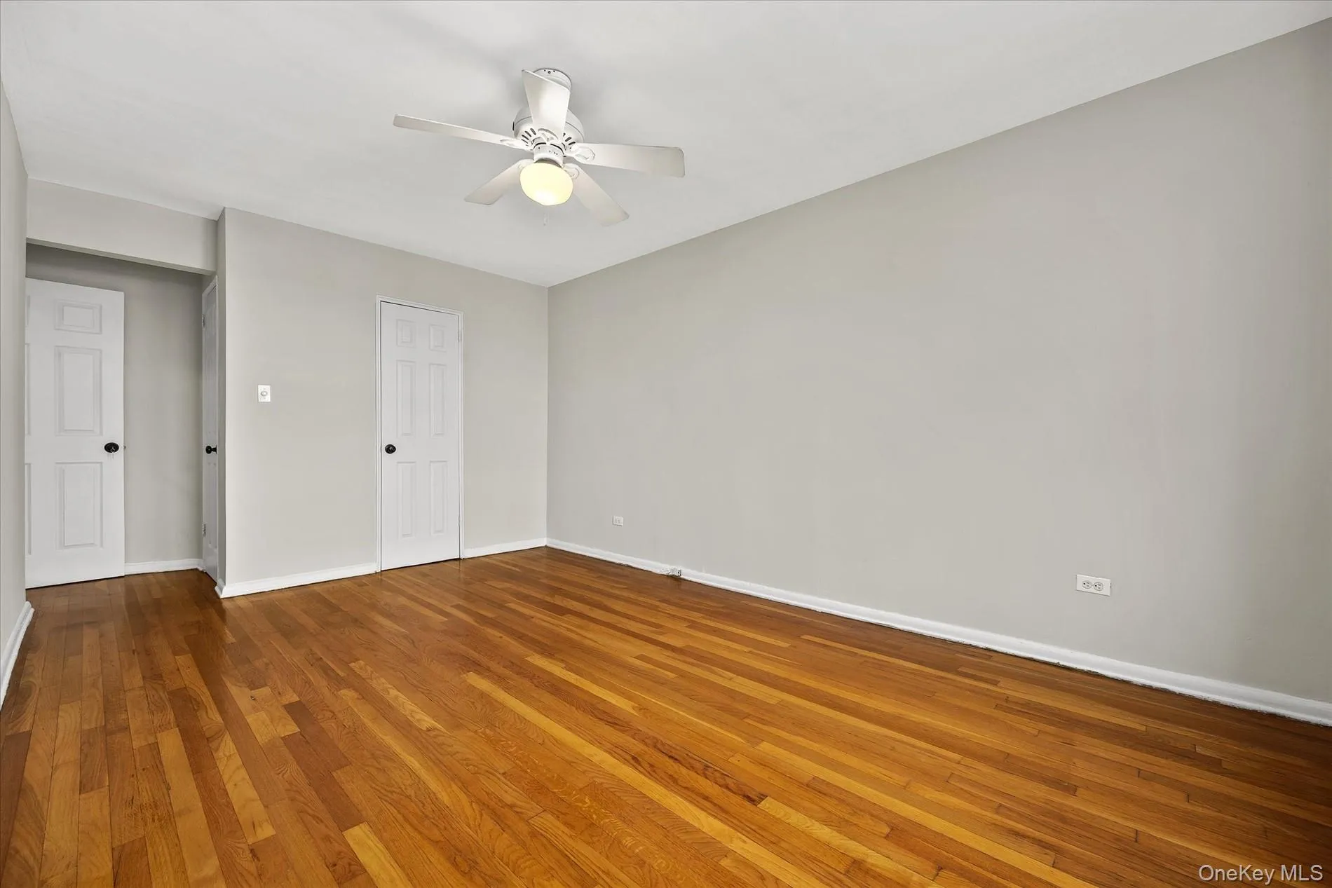 Hardwood floors, freshly painted, 2 closets. Hardwood floors, freshly painted, 2 closets.