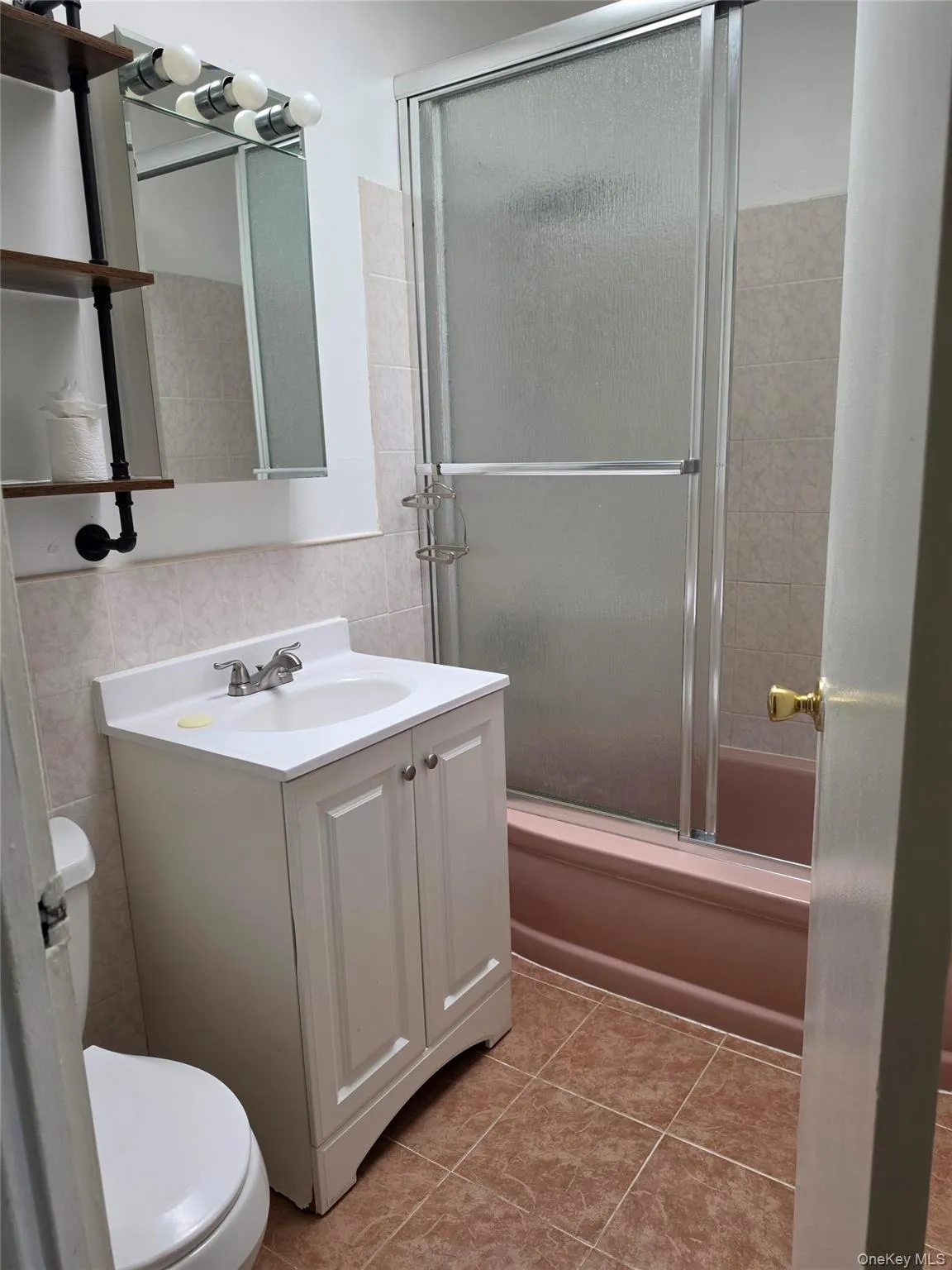 61-25 75th Street, New York, NY, 3 Bedroom Bedrooms, 5 Room Rooms,2 BathroomBathrooms,Residential Lease,For Rent,75th,0,1039833 61-25 75th Street, New York, NY, 3 Bedroom Bedrooms, 5 Room Rooms,2 BathroomBathrooms,Residential Lease,For Rent,75th,0,1039833