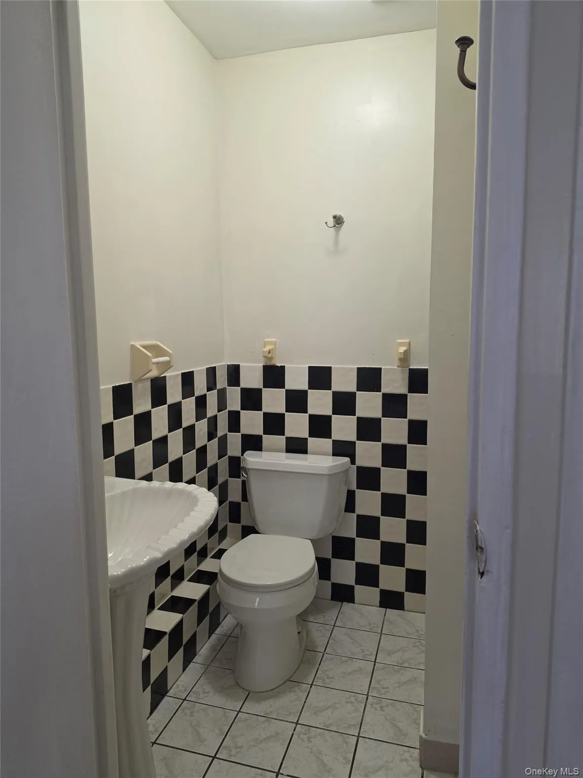 61-25 75th Street, New York, NY, 3 Bedroom Bedrooms, 5 Room Rooms,2 BathroomBathrooms,Residential Lease,For Rent,75th,0,1039833 61-25 75th Street, New York, NY, 3 Bedroom Bedrooms, 5 Room Rooms,2 BathroomBathrooms,Residential Lease,For Rent,75th,0,1039833