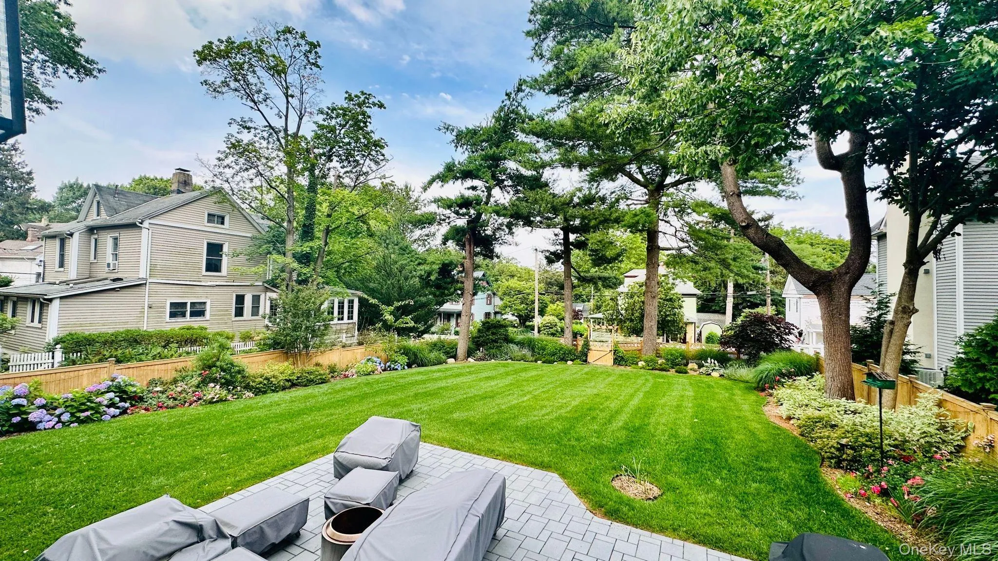 18 20th Avenue, Oyster Bay, NY, 4 Bedrooms Bedrooms, 12 Rooms Rooms,2 BathroomsBathrooms,Residential,For Rent,20th,0,1039834 18 20th Avenue, Oyster Bay, NY, 4 Bedrooms Bedrooms, 12 Rooms Rooms,2 BathroomsBathrooms,Residential,For Rent,20th,0,1039834