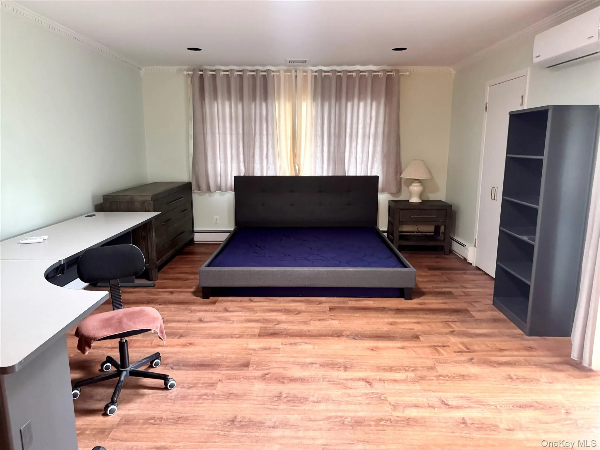 Office/Bedroom Office/Bedroom