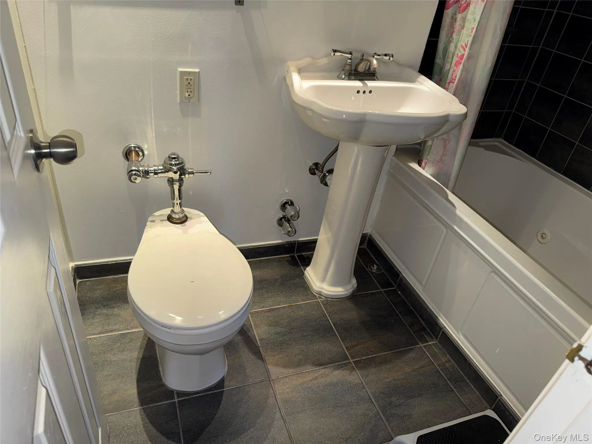 650 Warburton, Yonkers, NY, 2 Bedrooms Bedrooms, 5 Rooms Rooms,2 BathroomsBathrooms,Residential,For Rent,Warburton,0,1039846 650 Warburton, Yonkers, NY, 2 Bedrooms Bedrooms, 5 Rooms Rooms,2 BathroomsBathrooms,Residential,For Rent,Warburton,0,1039846