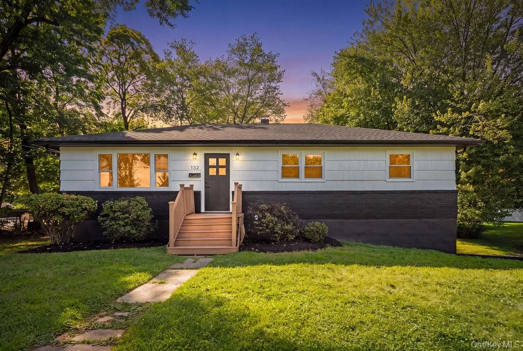 132 Conger Avenue, Clarkstown, NY, 4 Bedrooms Bedrooms, 13 Rooms Rooms,3 BathroomsBathrooms,Residential,For Rent,Conger,0,1039852 132 Conger Avenue, Clarkstown, NY, 4 Bedrooms Bedrooms, 13 Rooms Rooms,3 BathroomsBathrooms,Residential,For Rent,Conger,0,1039852
