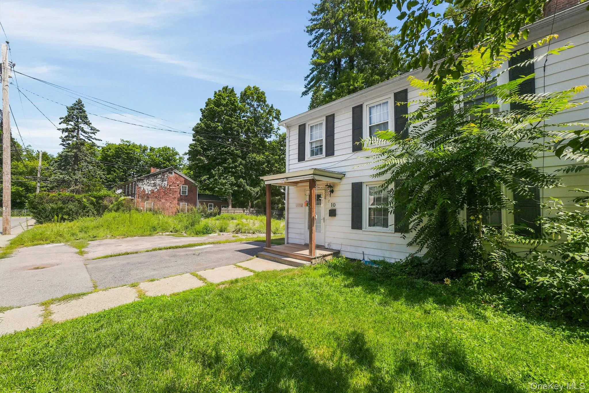 Digitally decluttered exterior image. Items currently remain on the property and are not shown. Digitally decluttered exterior image. Items currently remain on the property and are not shown.