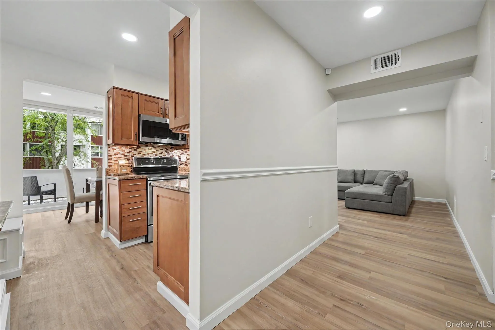 321 Tallwood Drive, Greenburgh, NY, 3 Bedrooms Bedrooms, 8 Rooms Rooms,2 BathroomsBathrooms,Residential,For Rent,Tallwood,0,1039864 321 Tallwood Drive, Greenburgh, NY, 3 Bedrooms Bedrooms, 8 Rooms Rooms,2 BathroomsBathrooms,Residential,For Rent,Tallwood,0,1039864