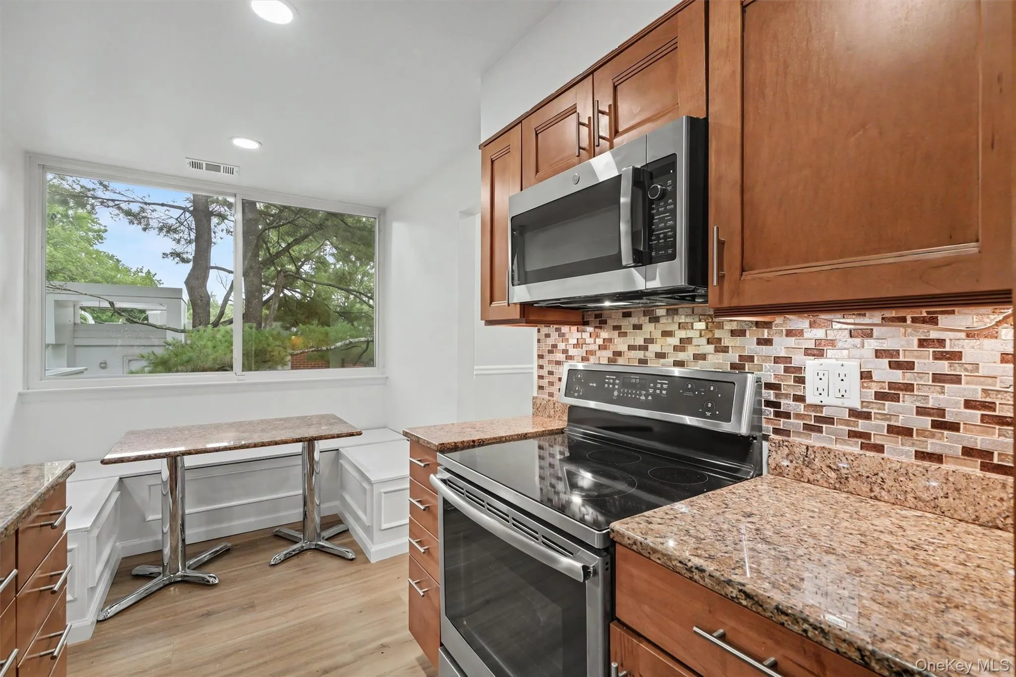321 Tallwood Drive, Greenburgh, NY, 3 Bedrooms Bedrooms, 8 Rooms Rooms,2 BathroomsBathrooms,Residential,For Rent,Tallwood,0,1039864 321 Tallwood Drive, Greenburgh, NY, 3 Bedrooms Bedrooms, 8 Rooms Rooms,2 BathroomsBathrooms,Residential,For Rent,Tallwood,0,1039864