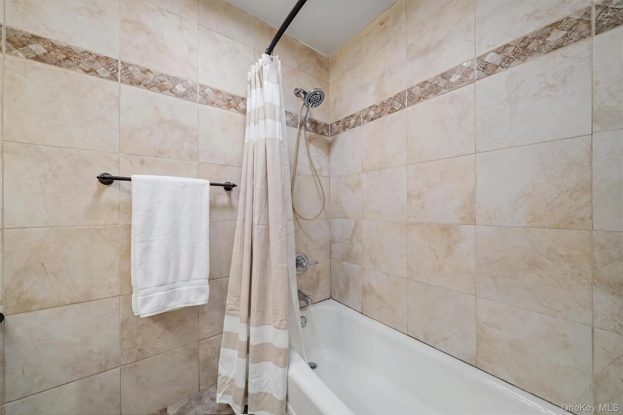 321 Tallwood Drive, Greenburgh, NY, 3 Bedrooms Bedrooms, 8 Rooms Rooms,2 BathroomsBathrooms,Residential,For Rent,Tallwood,0,1039864 321 Tallwood Drive, Greenburgh, NY, 3 Bedrooms Bedrooms, 8 Rooms Rooms,2 BathroomsBathrooms,Residential,For Rent,Tallwood,0,1039864