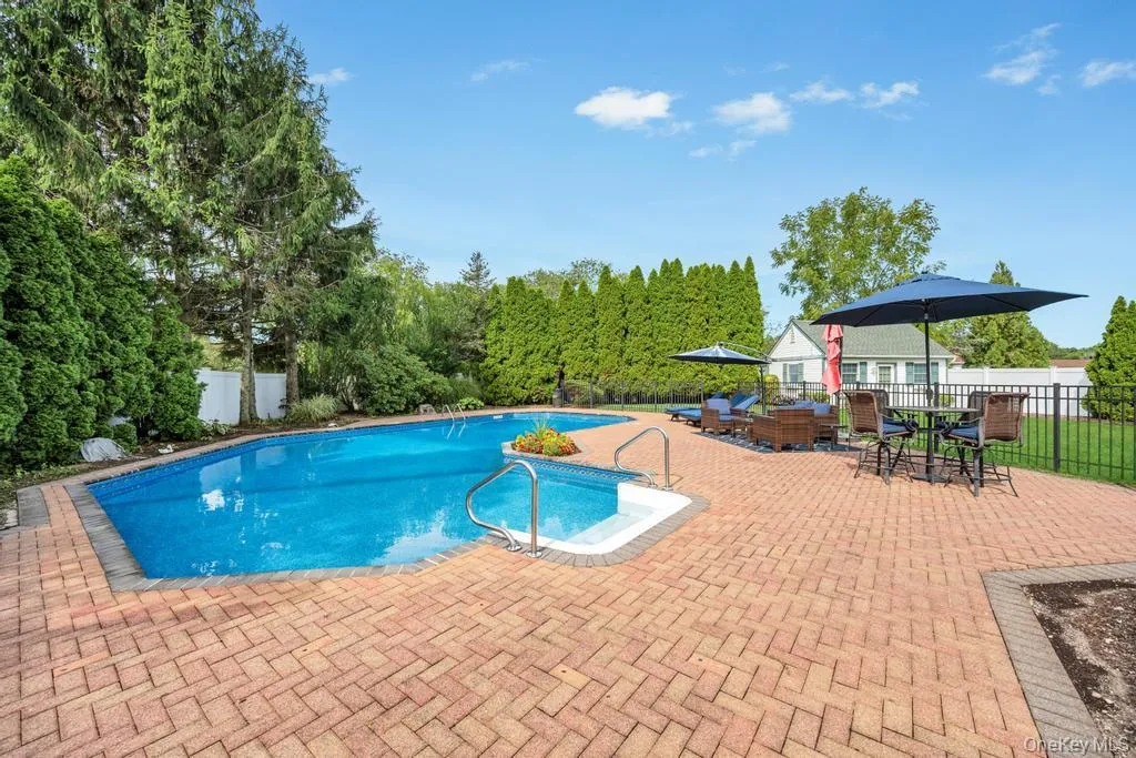 150 Hayrick Lane, Smithtown, NY, 4 Bedrooms Bedrooms, 8 Rooms Rooms,3 BathroomsBathrooms,Residential,For Rent,Hayrick,0,1039870 150 Hayrick Lane, Smithtown, NY, 4 Bedrooms Bedrooms, 8 Rooms Rooms,3 BathroomsBathrooms,Residential,For Rent,Hayrick,0,1039870