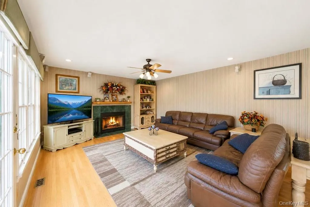 150 Hayrick Lane, Smithtown, NY, 4 Bedrooms Bedrooms, 8 Rooms Rooms,3 BathroomsBathrooms,Residential,For Rent,Hayrick,0,1039870 150 Hayrick Lane, Smithtown, NY, 4 Bedrooms Bedrooms, 8 Rooms Rooms,3 BathroomsBathrooms,Residential,For Rent,Hayrick,0,1039870