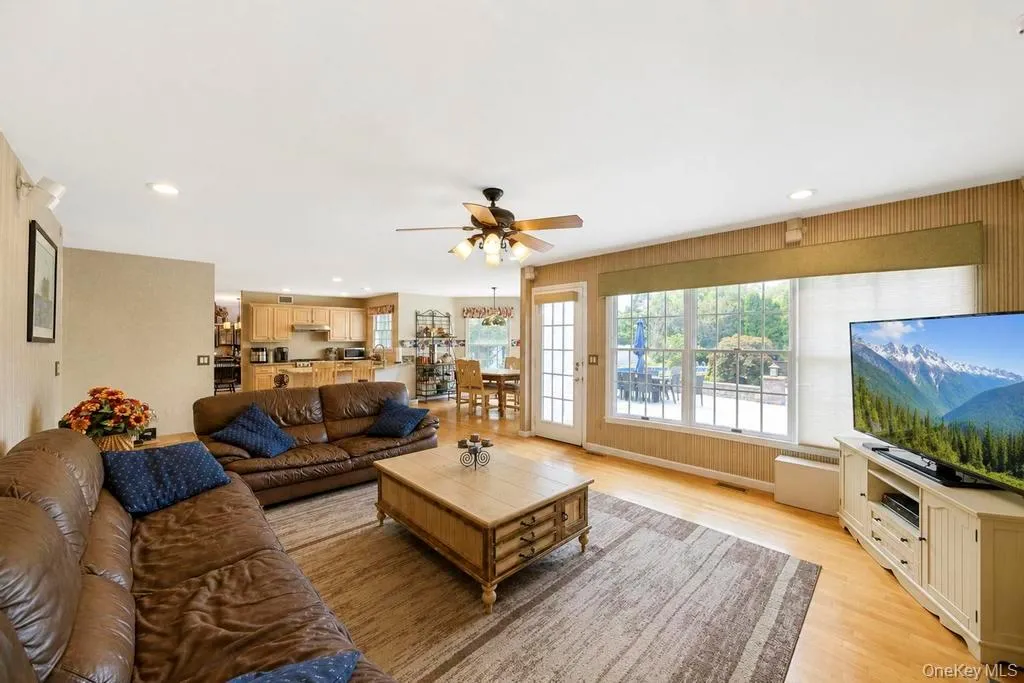 150 Hayrick Lane, Smithtown, NY, 4 Bedrooms Bedrooms, 8 Rooms Rooms,3 BathroomsBathrooms,Residential,For Rent,Hayrick,0,1039870 150 Hayrick Lane, Smithtown, NY, 4 Bedrooms Bedrooms, 8 Rooms Rooms,3 BathroomsBathrooms,Residential,For Rent,Hayrick,0,1039870