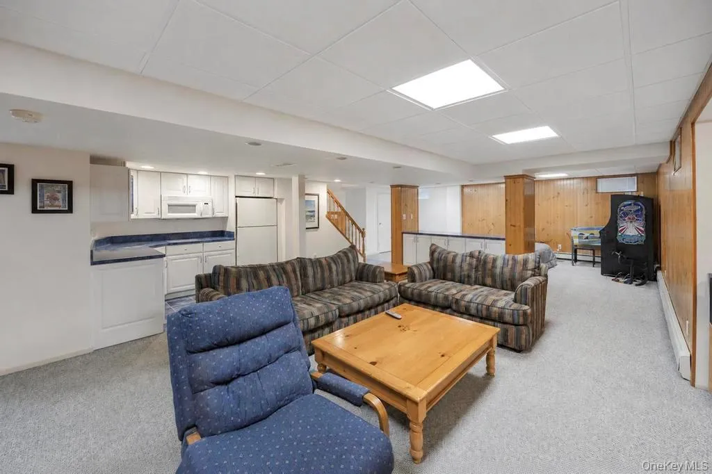150 Hayrick Lane, Smithtown, NY, 4 Bedrooms Bedrooms, 8 Rooms Rooms,3 BathroomsBathrooms,Residential,For Rent,Hayrick,0,1039870 150 Hayrick Lane, Smithtown, NY, 4 Bedrooms Bedrooms, 8 Rooms Rooms,3 BathroomsBathrooms,Residential,For Rent,Hayrick,0,1039870