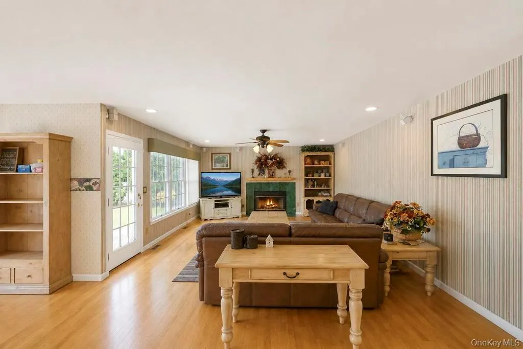 150 Hayrick Lane, Smithtown, NY, 4 Bedrooms Bedrooms, 8 Rooms Rooms,3 BathroomsBathrooms,Residential,For Rent,Hayrick,0,1039870 150 Hayrick Lane, Smithtown, NY, 4 Bedrooms Bedrooms, 8 Rooms Rooms,3 BathroomsBathrooms,Residential,For Rent,Hayrick,0,1039870