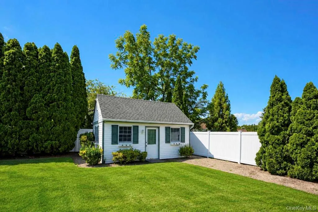 150 Hayrick Lane, Smithtown, NY, 4 Bedrooms Bedrooms, 8 Rooms Rooms,3 BathroomsBathrooms,Residential,For Rent,Hayrick,0,1039870 150 Hayrick Lane, Smithtown, NY, 4 Bedrooms Bedrooms, 8 Rooms Rooms,3 BathroomsBathrooms,Residential,For Rent,Hayrick,0,1039870
