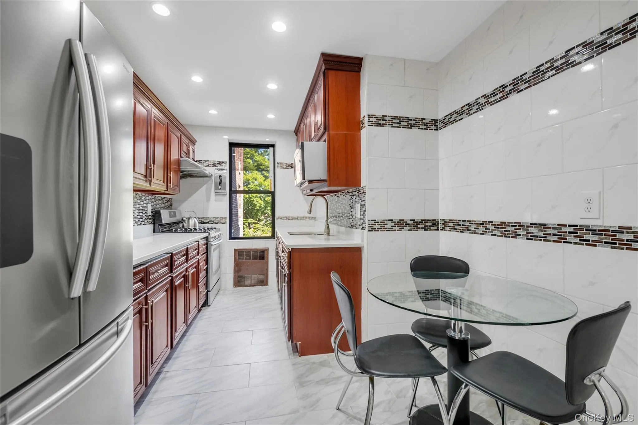 224-24 Union Turnpike, New York, NY, 2 Bedrooms Bedrooms, 5 Rooms Rooms,1 BathroomBathrooms,Residential,For Rent,Union,0,1039872 224-24 Union Turnpike, New York, NY, 2 Bedrooms Bedrooms, 5 Rooms Rooms,1 BathroomBathrooms,Residential,For Rent,Union,0,1039872