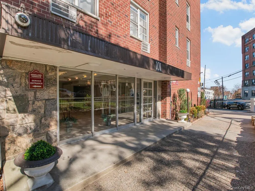101 Highland Avenue, Yonkers, NY, 1 Bedroom Bedrooms, 5 Rooms Rooms,1 BathroomBathrooms,Residential,For Rent,Highland,0,1039876 101 Highland Avenue, Yonkers, NY, 1 Bedroom Bedrooms, 5 Rooms Rooms,1 BathroomBathrooms,Residential,For Rent,Highland,0,1039876