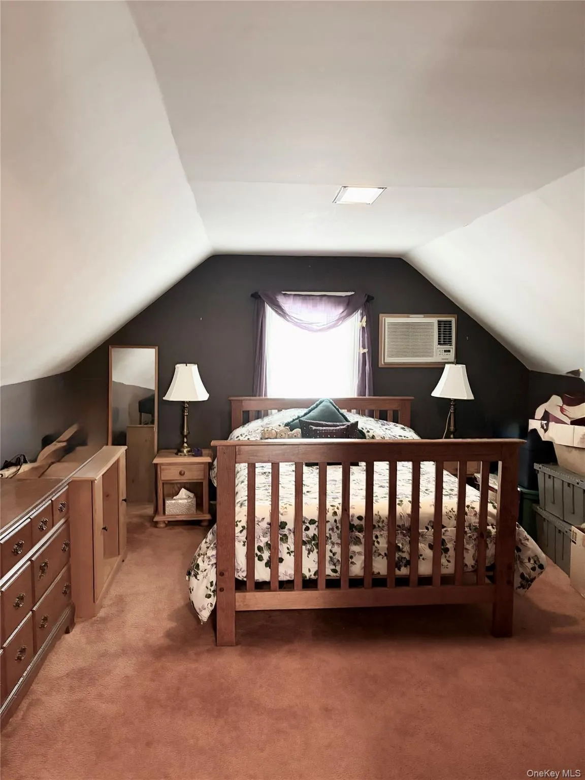 Large 2nd Floor bedroom or Primary Bedroom Large 2nd Floor bedroom or Primary Bedroom