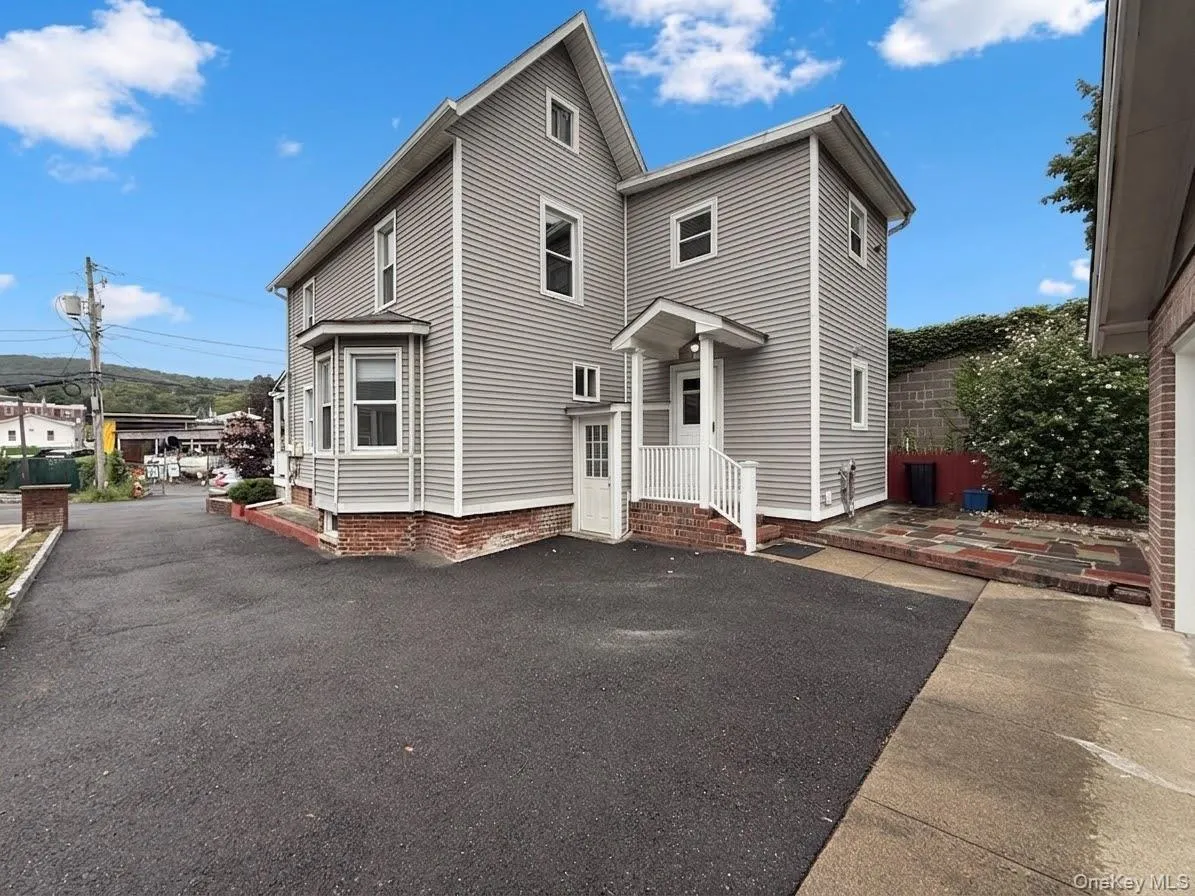 60 Catherine Street, Orangetown, NY, 2 Bedrooms Bedrooms, 6 Rooms Rooms,2 BathroomsBathrooms,Residential Lease,For Rent,Catherine,0,1039892 60 Catherine Street, Orangetown, NY, 2 Bedrooms Bedrooms, 6 Rooms Rooms,2 BathroomsBathrooms,Residential Lease,For Rent,Catherine,0,1039892
