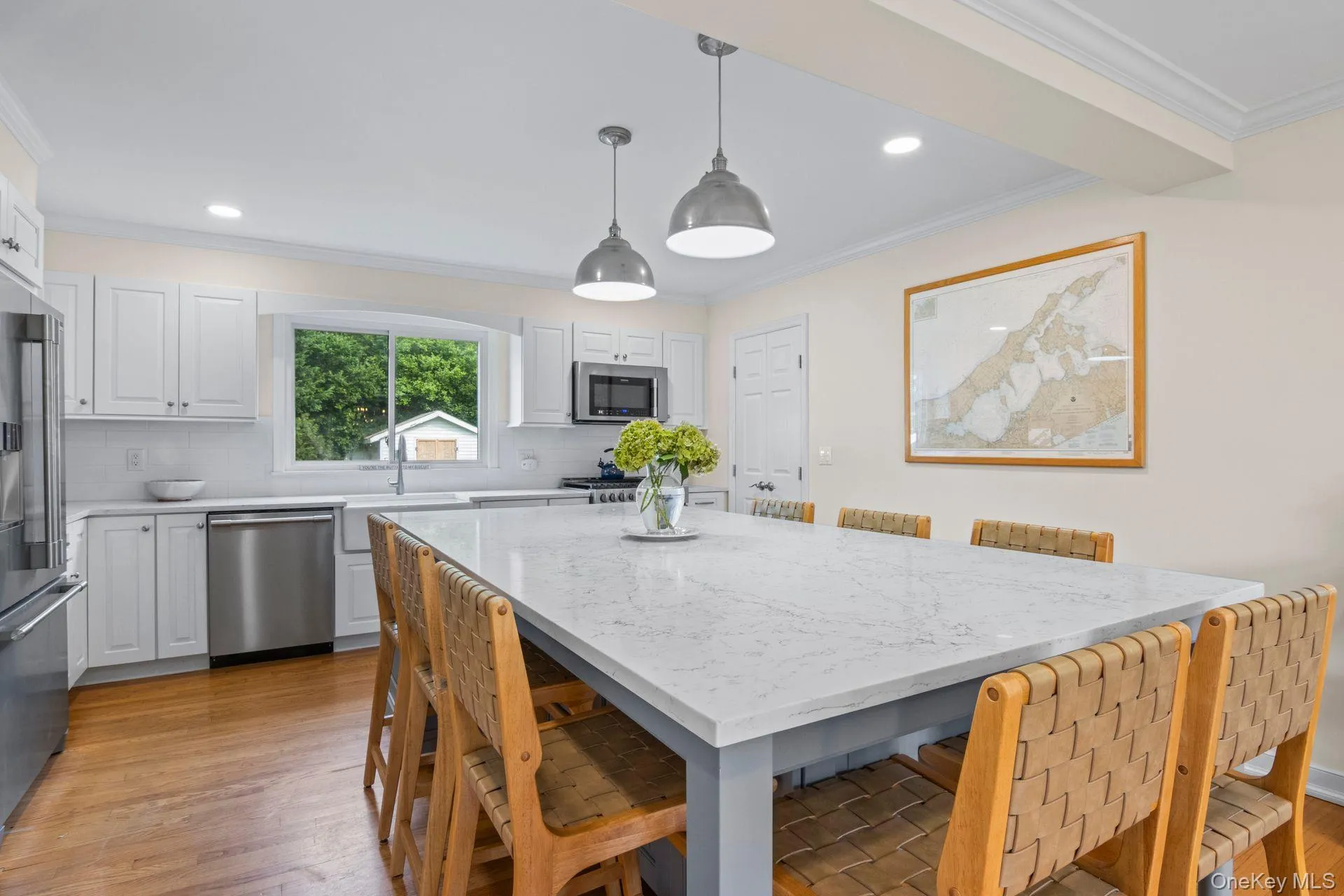 Expansive Island That Seats Eight Expansive Island That Seats Eight