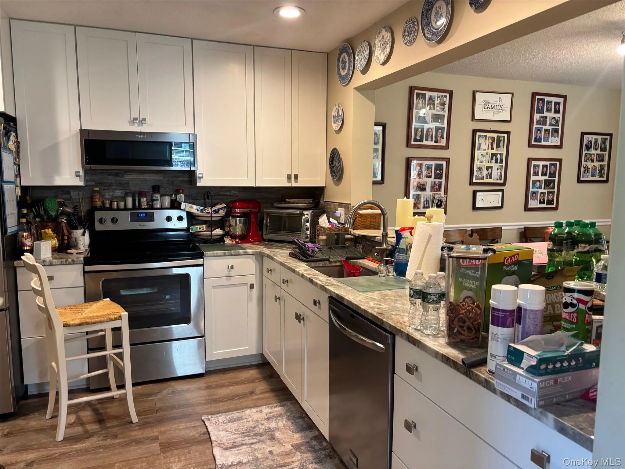 5 years new kitchen. Granite counters, stainless steel appliances. 5 years new kitchen. Granite counters, stainless steel appliances.